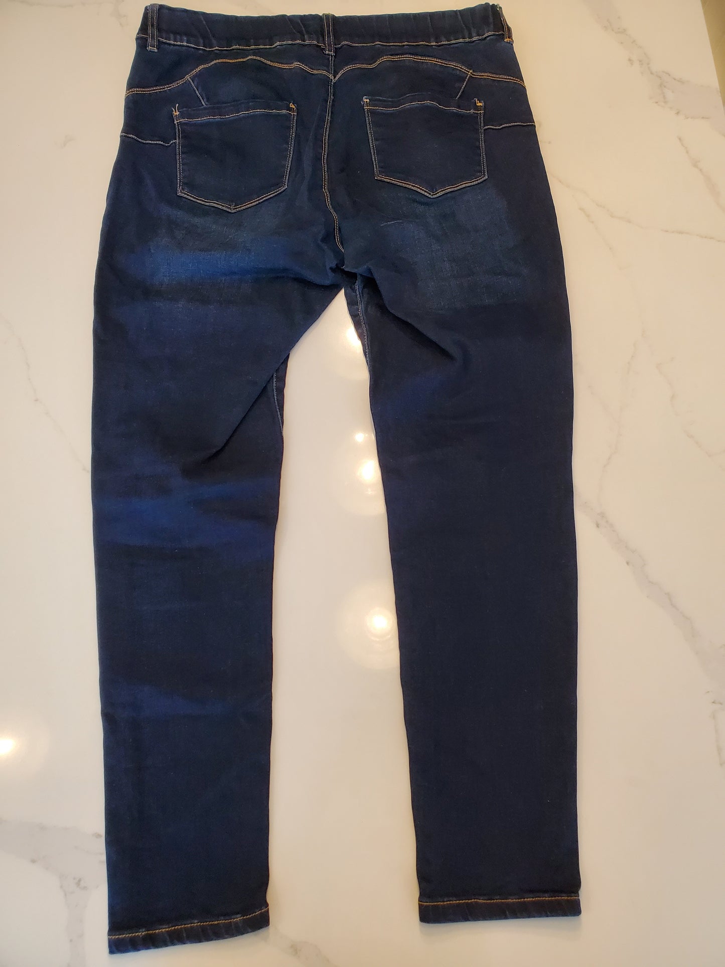 Suko Jeans Pull-On Dark Wash Stretchy Jeans Preloved