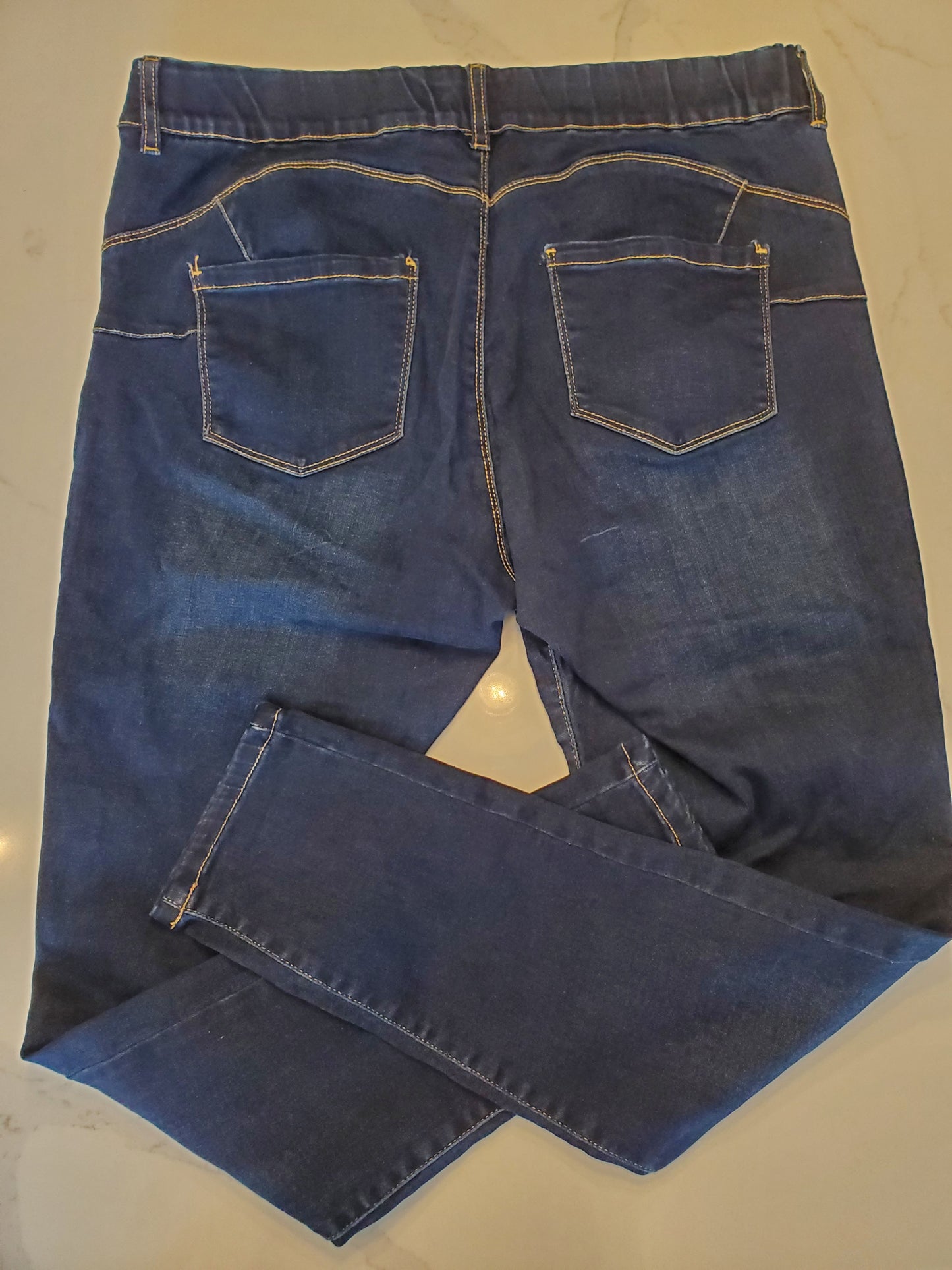 Suko Jeans Pull-On Dark Wash Stretchy Jeans Preloved