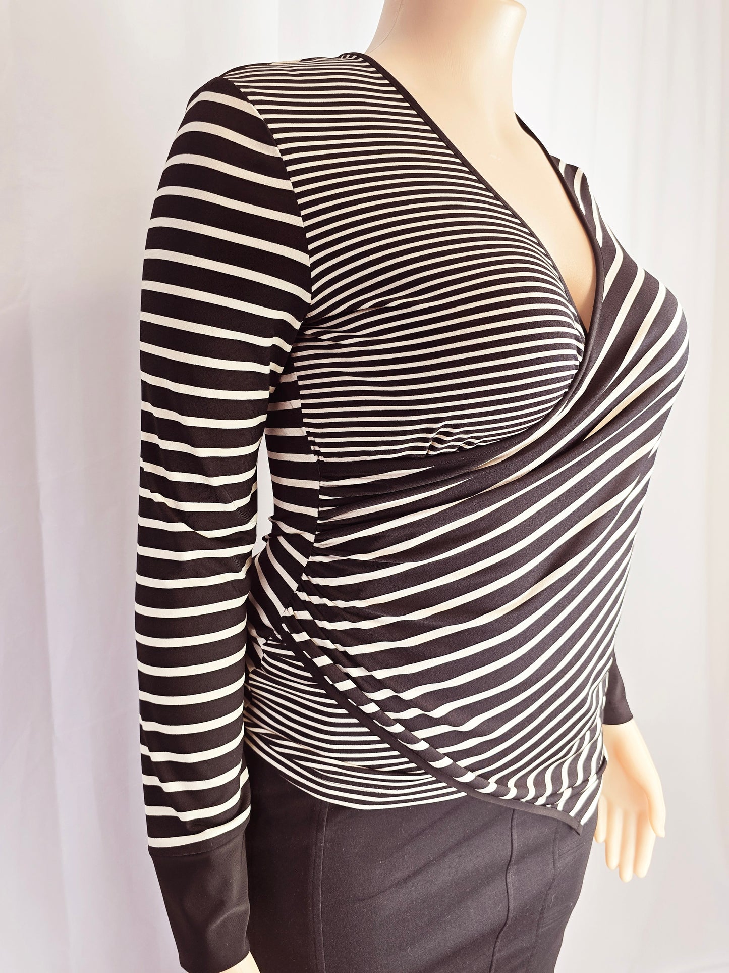 NueVa Black and Cream Striped Top Size 14 Preloved