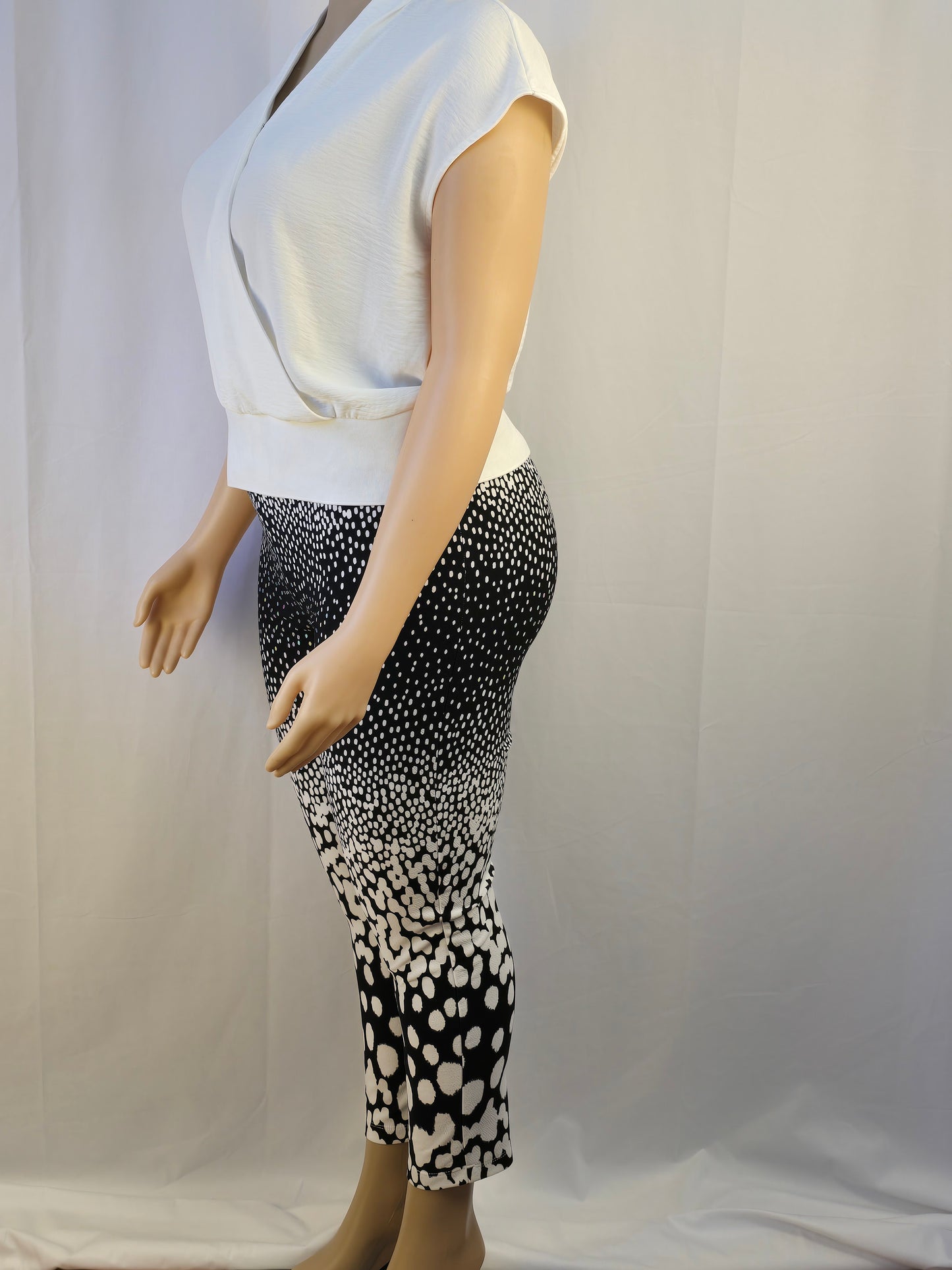 Frank Lyman Pants Size 16 and Calvin Klein Top XL New With Tags