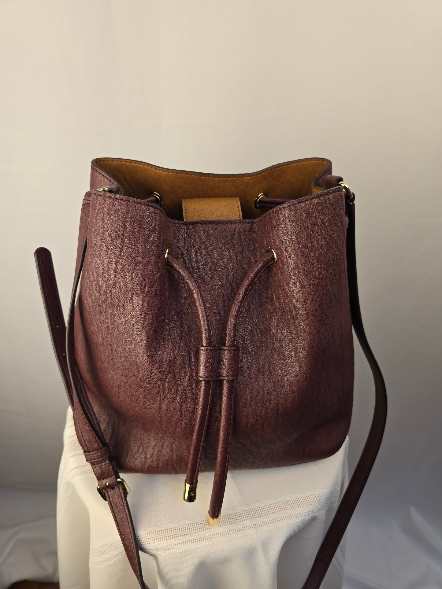 Calvin Klein Women's Gabrianna Novelty Bucket Shoulder Bag Preloved