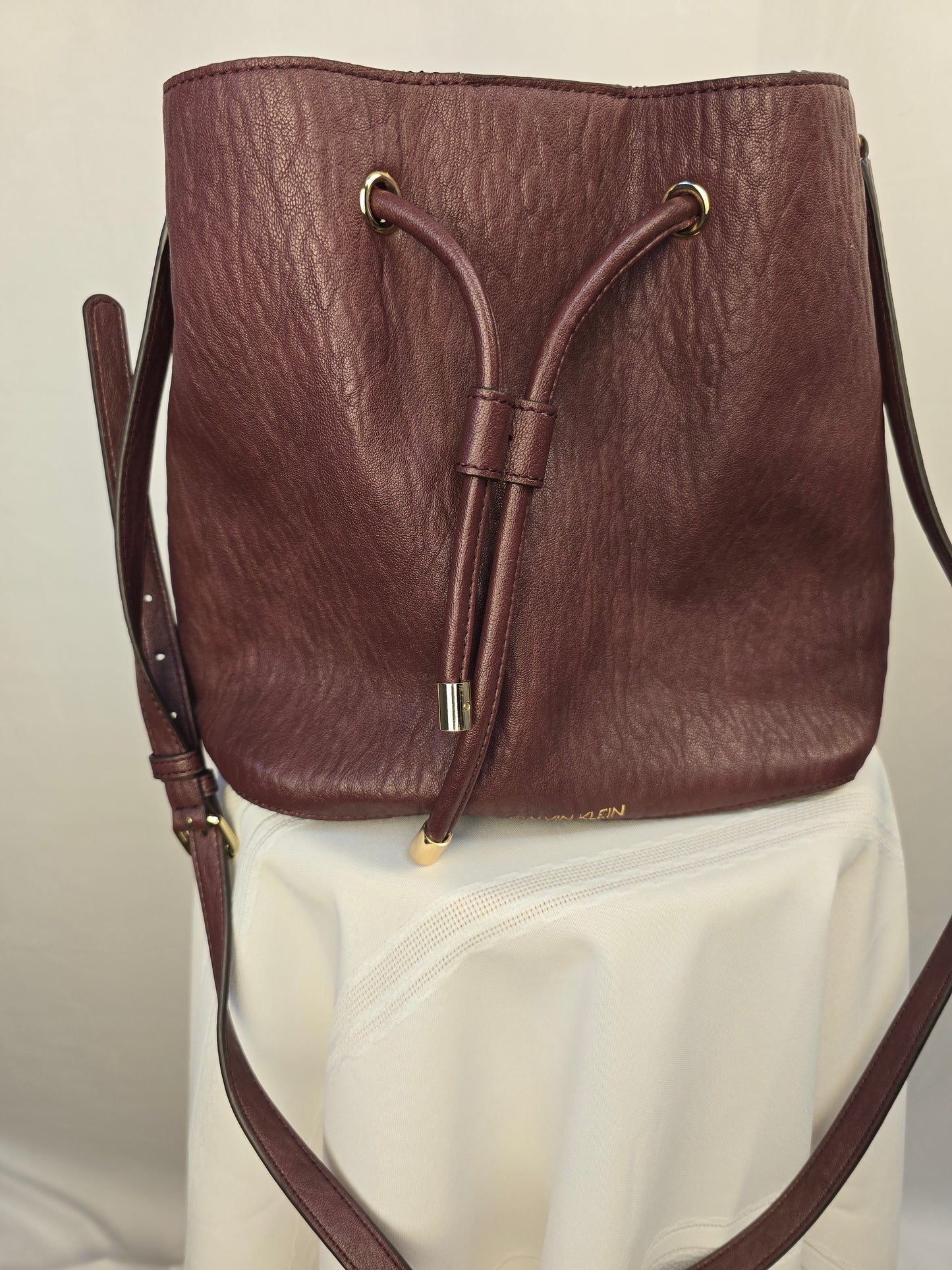 Calvin Klein Women's Gabrianna Novelty Bucket Shoulder Bag Preloved