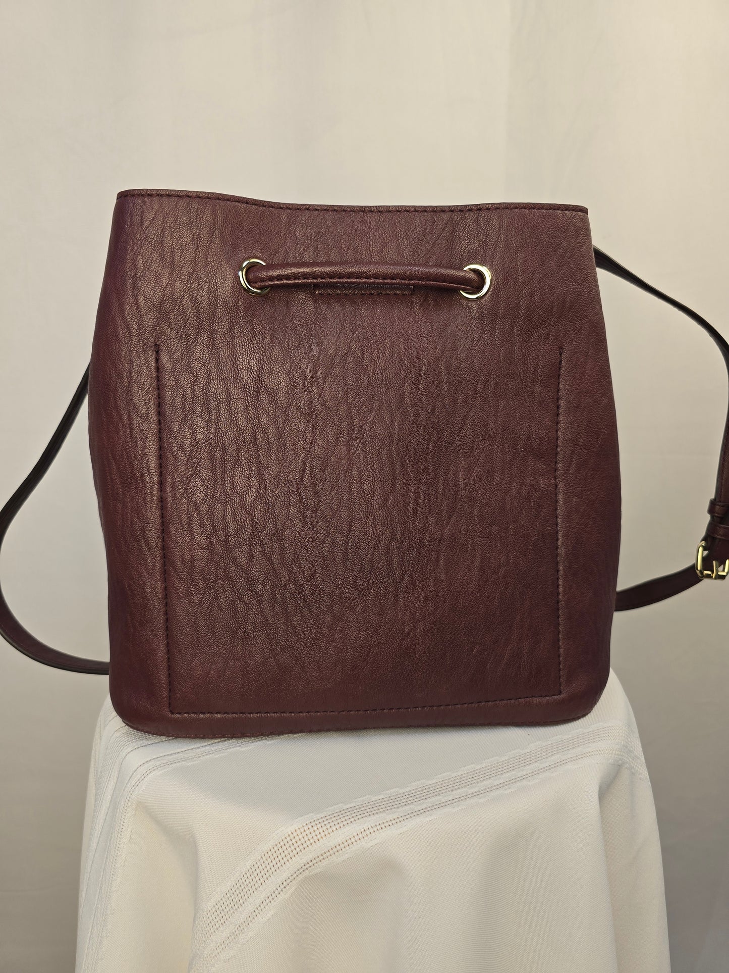 Calvin Klein Women's Gabrianna Novelty Bucket Shoulder Bag Preloved