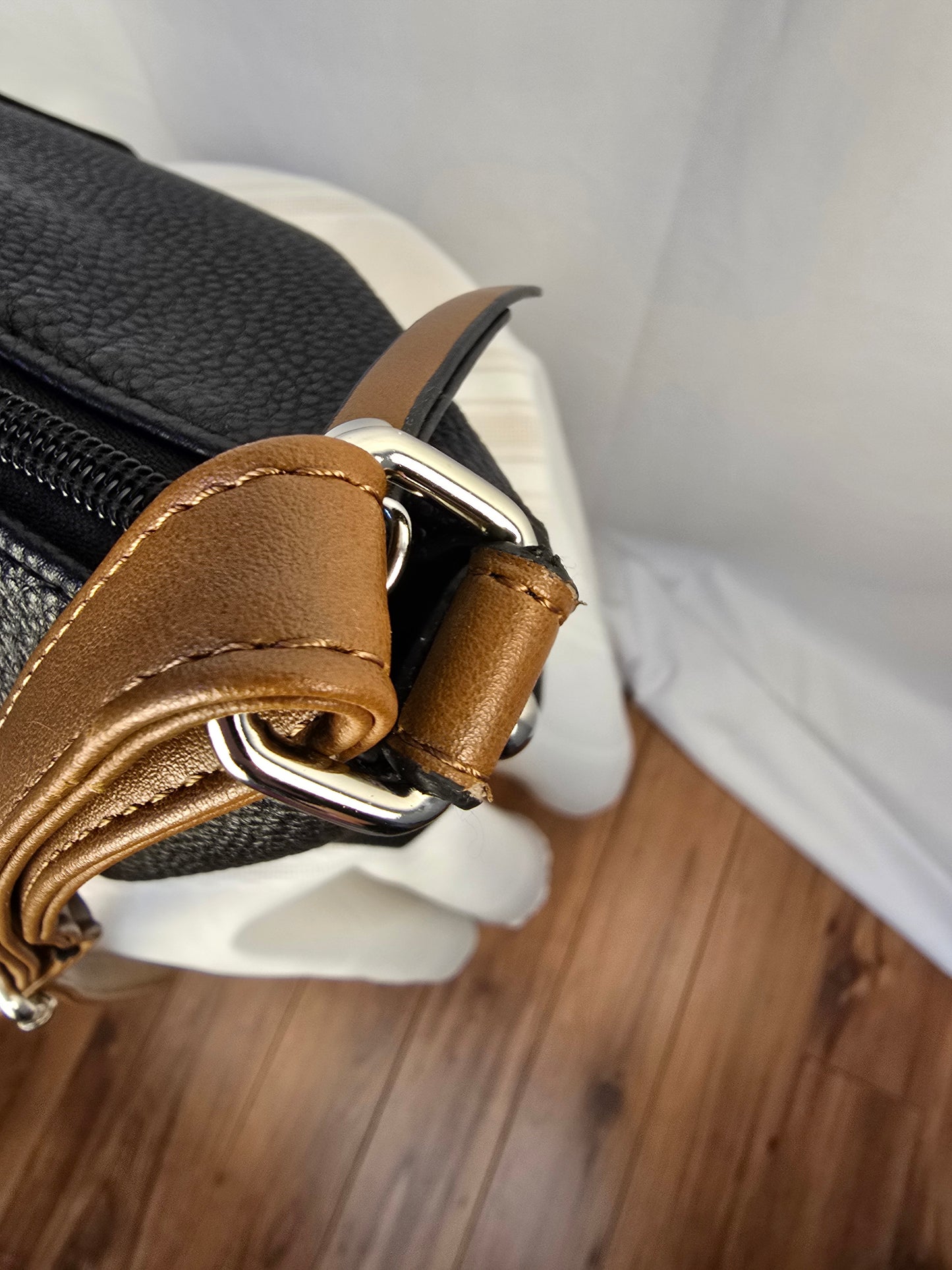 Roots Faux Leather Crossbody Black and Tan Purse Preloved