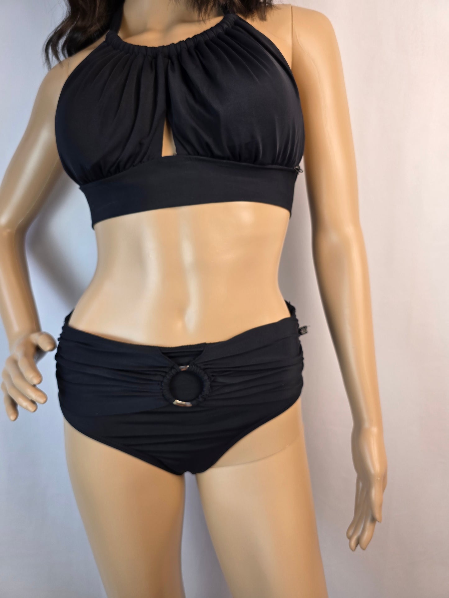 La Vie En Rose Bikini Top and Bottom. Black. Top size large bottom size medium. Preloved