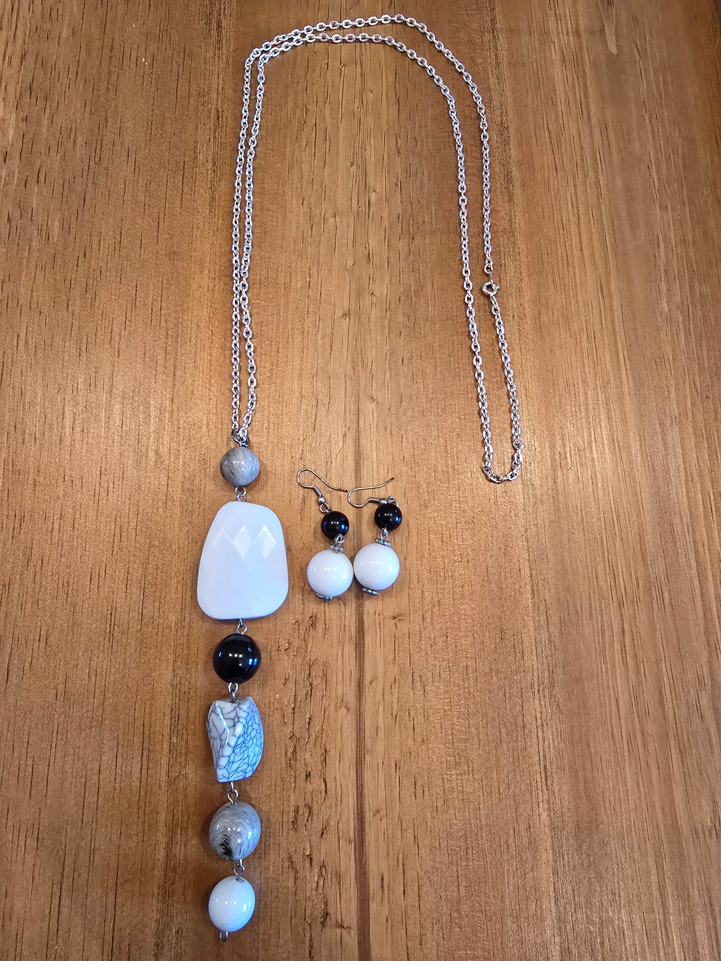 Stone Like Black and White Necklace with Matching Earrings. Costume jewelry. Preloved.