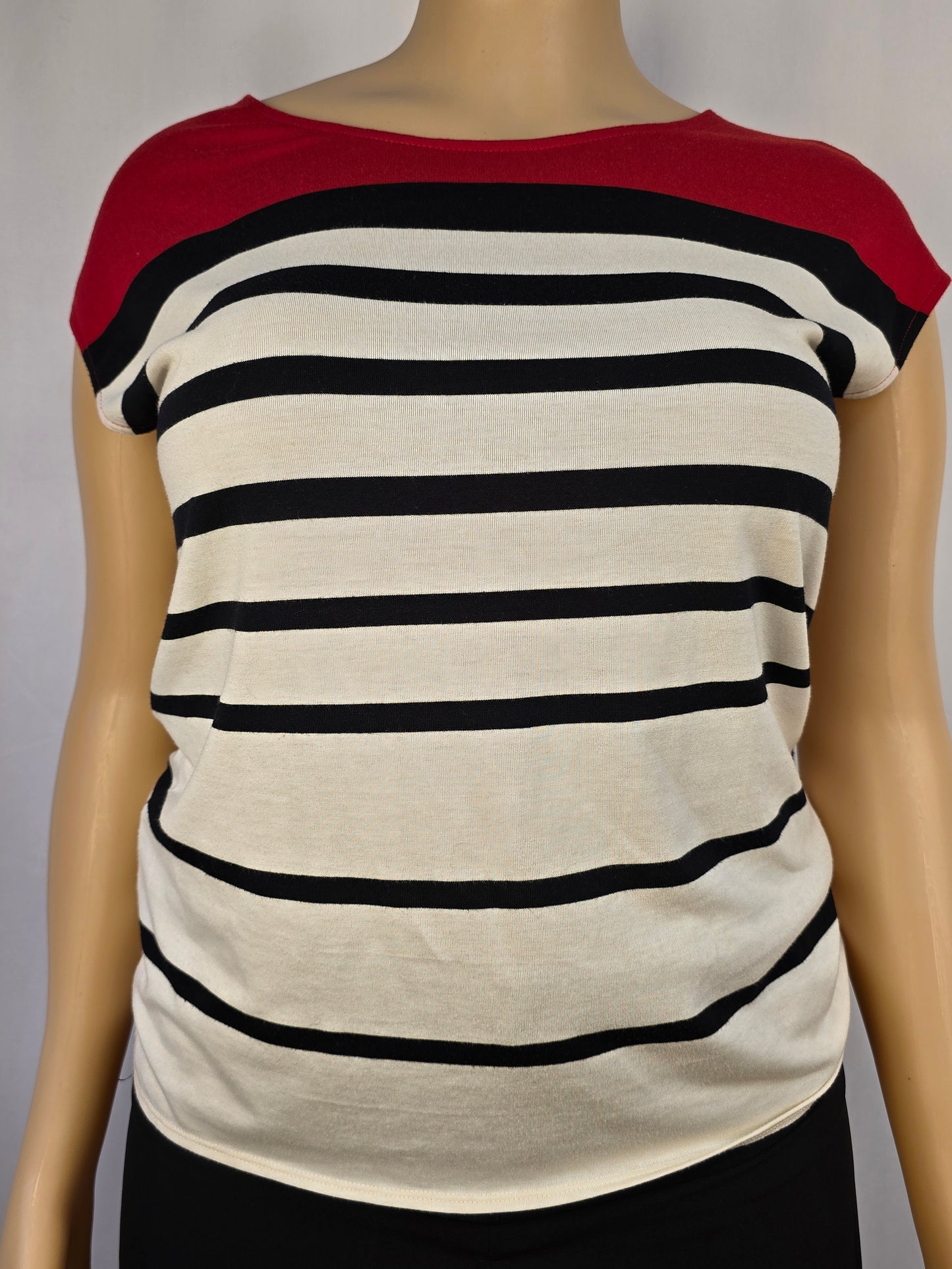 Ricki's Red, Black, White T-Shirt Large. Preloved.