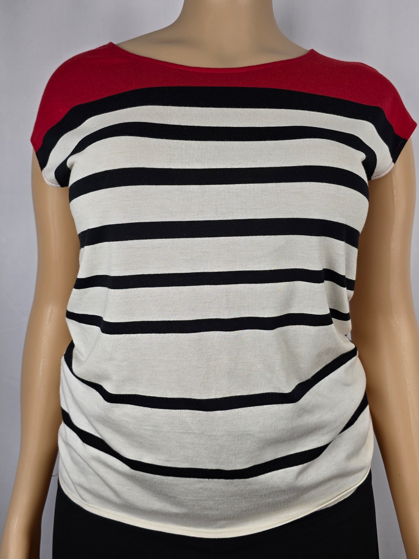 Ricki's Red, Black, White T-Shirt Large. Preloved.