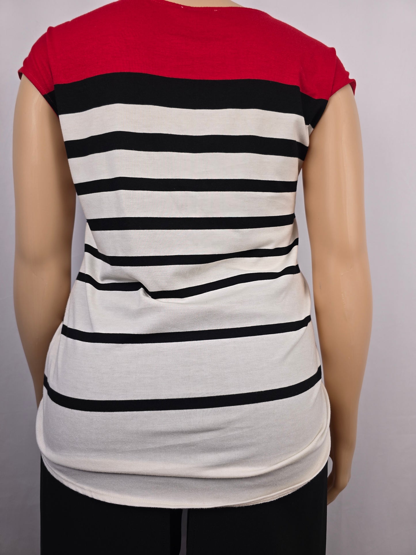 Ricki's Red, Black, White T-Shirt Large. Preloved.