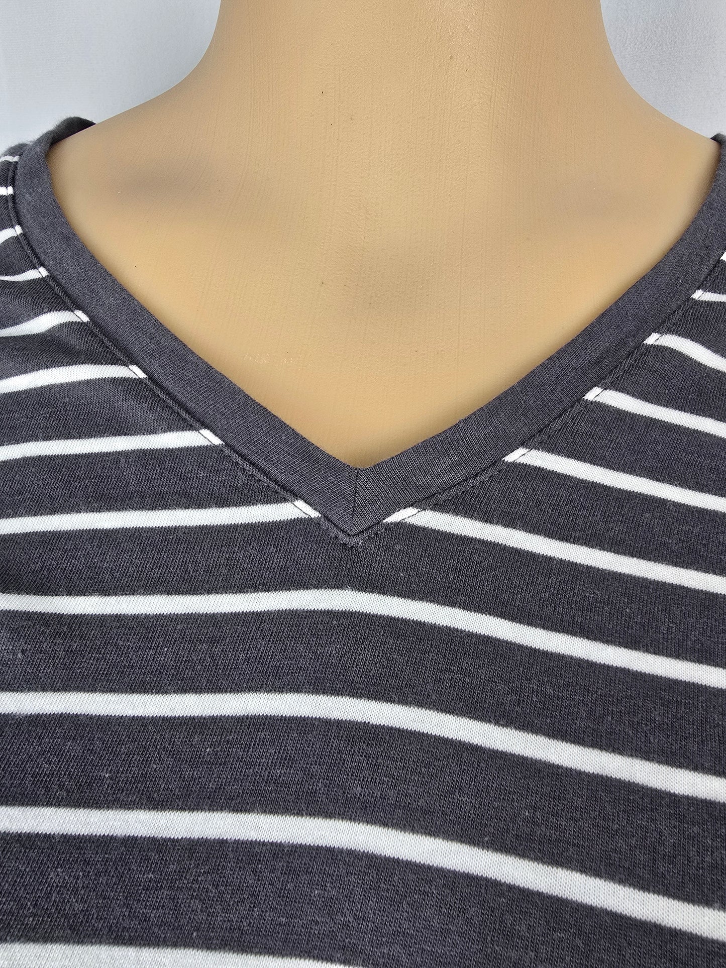 Gap "Favorite Tee" Short Sleeved Grey and White Striped T-Shirt XL Preloved