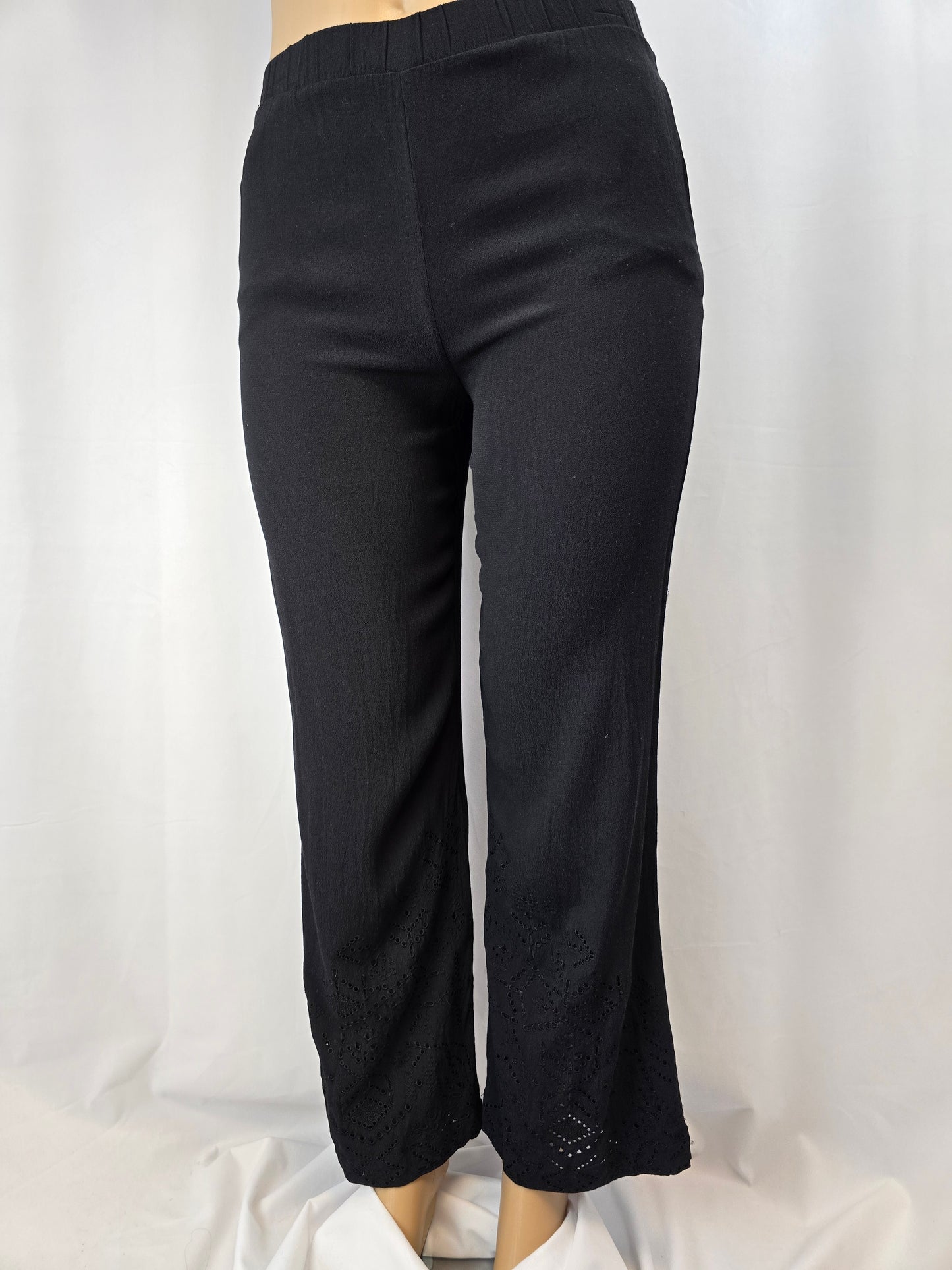 Tribal Black Pull-On Pant with Laser Cutout Front Bottom Size Large Preloved
