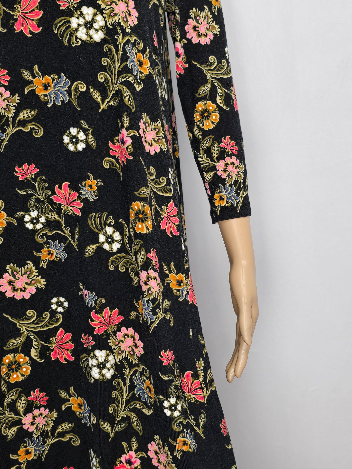 Loft Black Floral Shift Dress Medium Petite 3/4 sleeves Preloved