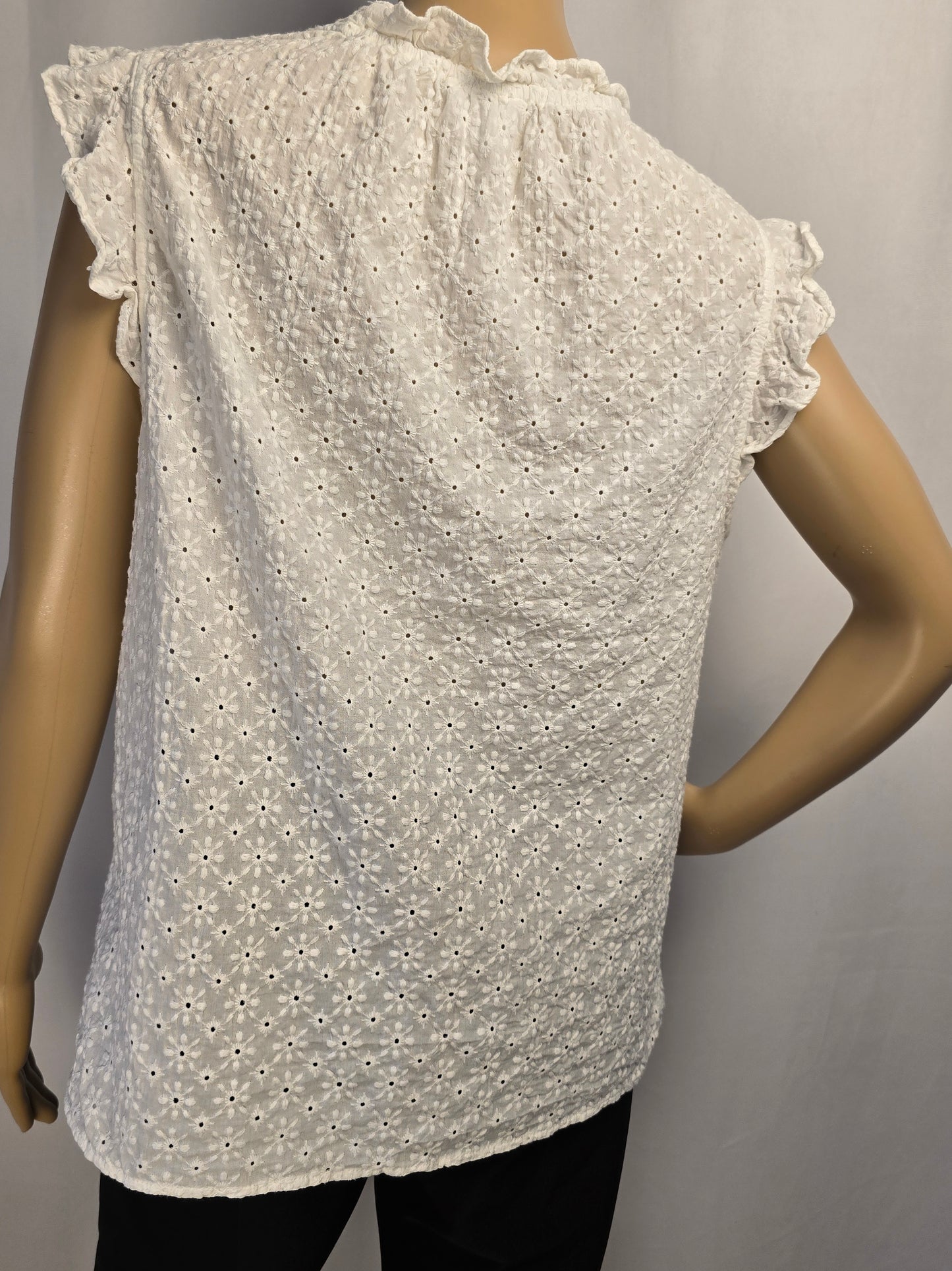 Signature Reitmans White High Neck Eyelet Top Large Preloved