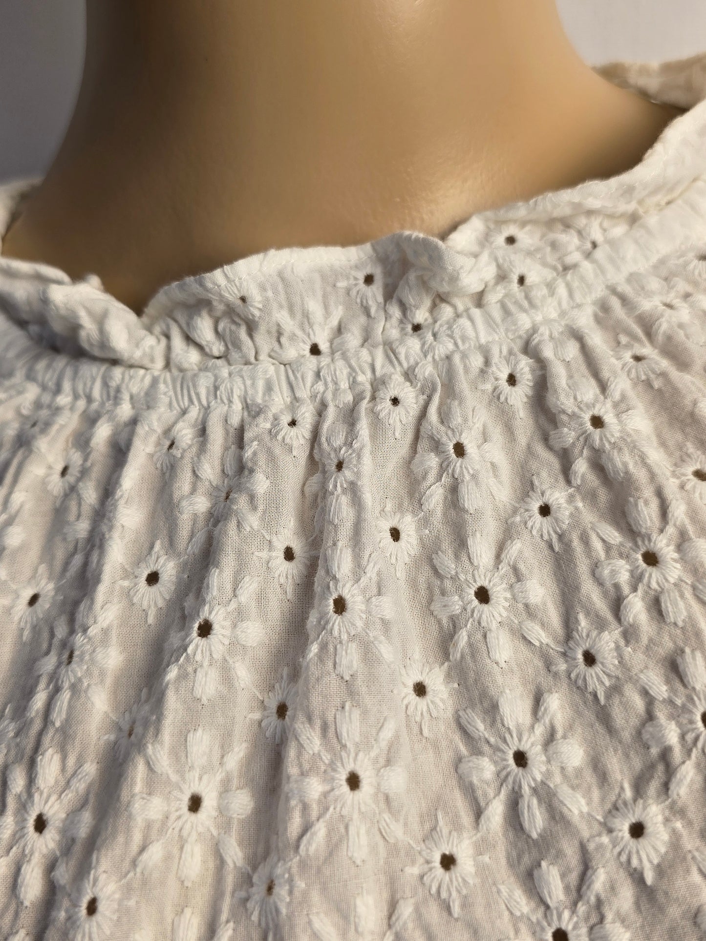 Signature Reitmans White High Neck Eyelet Top Large Preloved