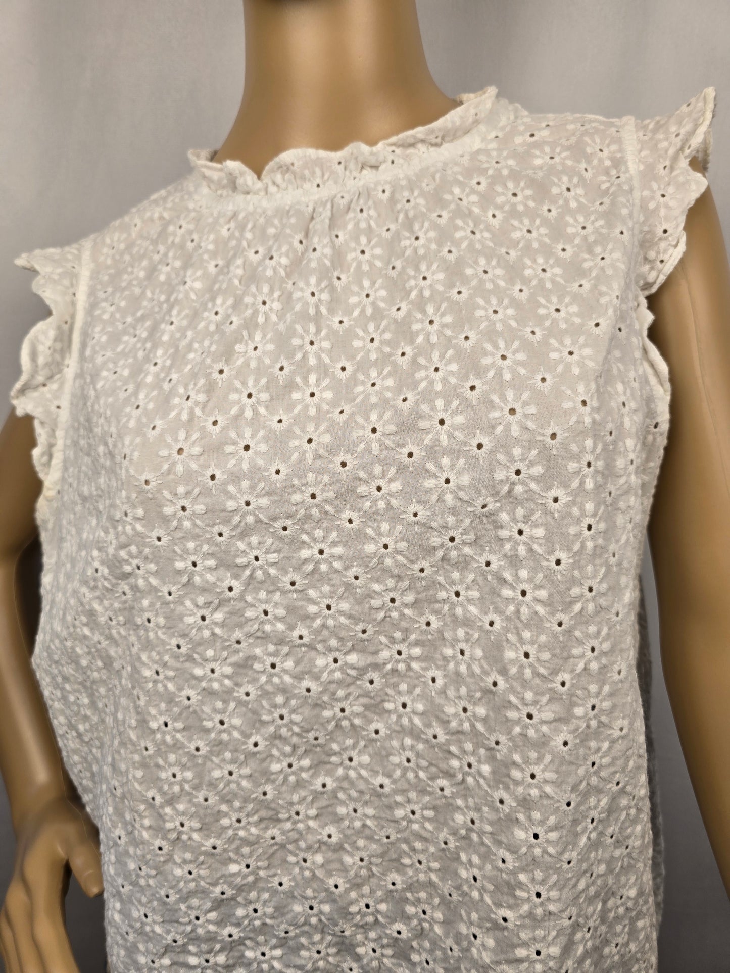 Signature Reitmans White High Neck Eyelet Top Large Preloved