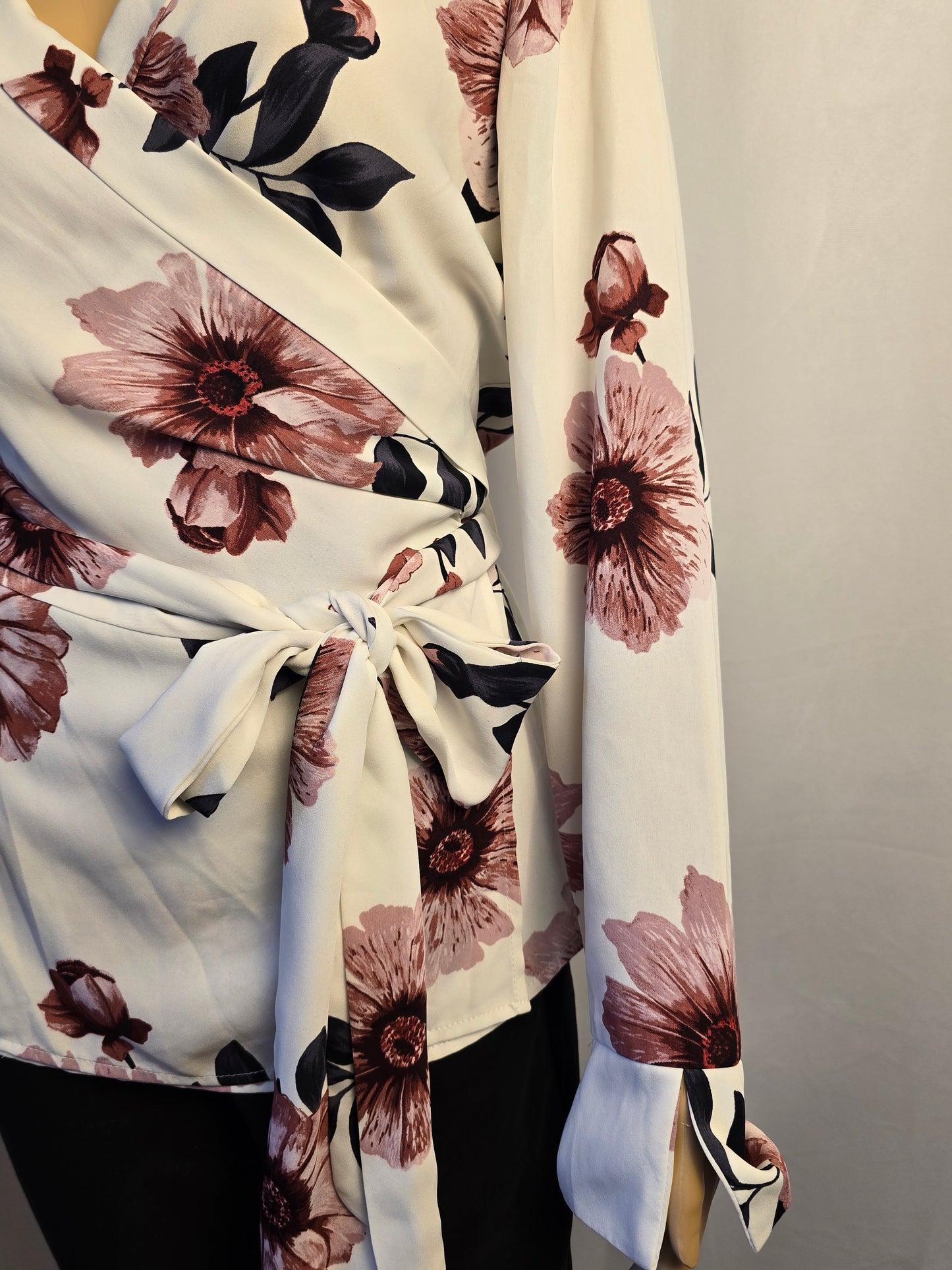 Dynamite White Floral Jacket/Top Medium Long Sleeve Preloved