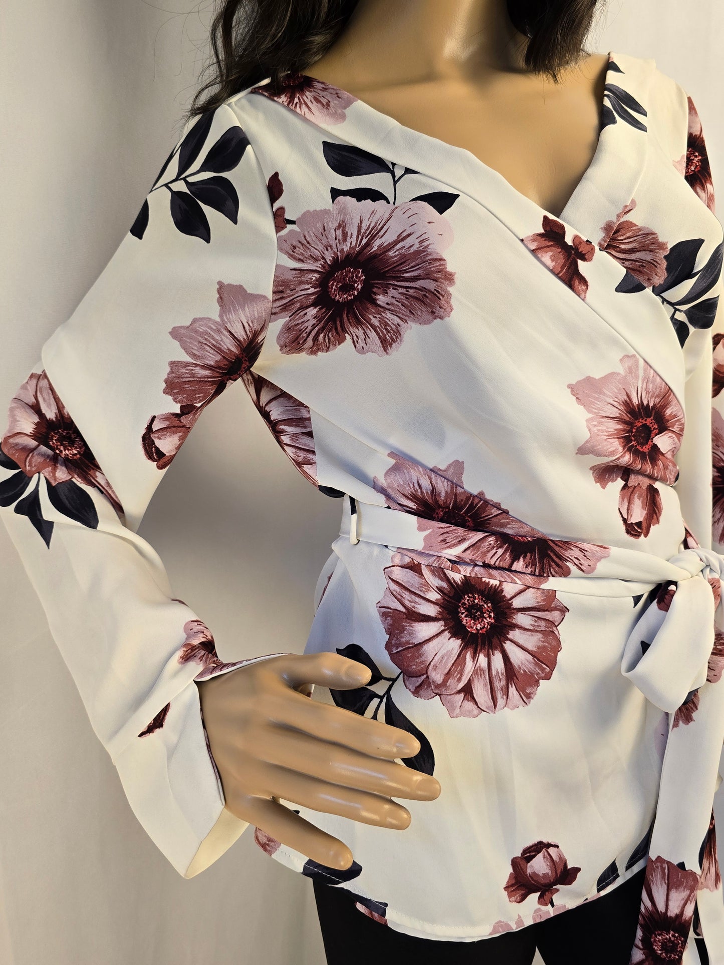 Dynamite White Floral Jacket/Top Medium Long Sleeve Preloved