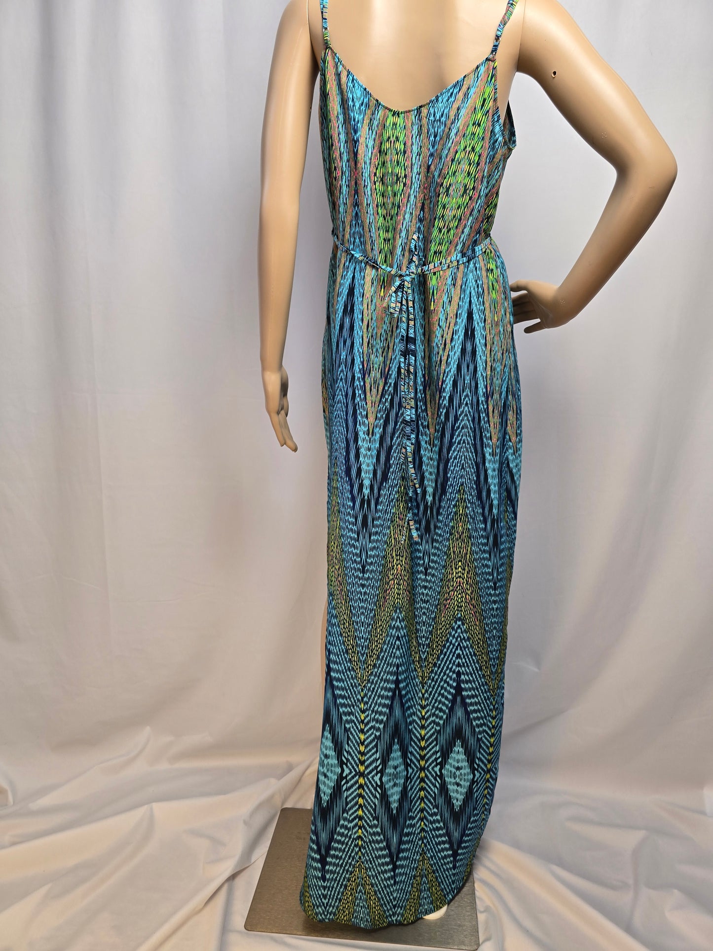 Charlie Jade Blue Patterned Medium Maxi Dress Preloved