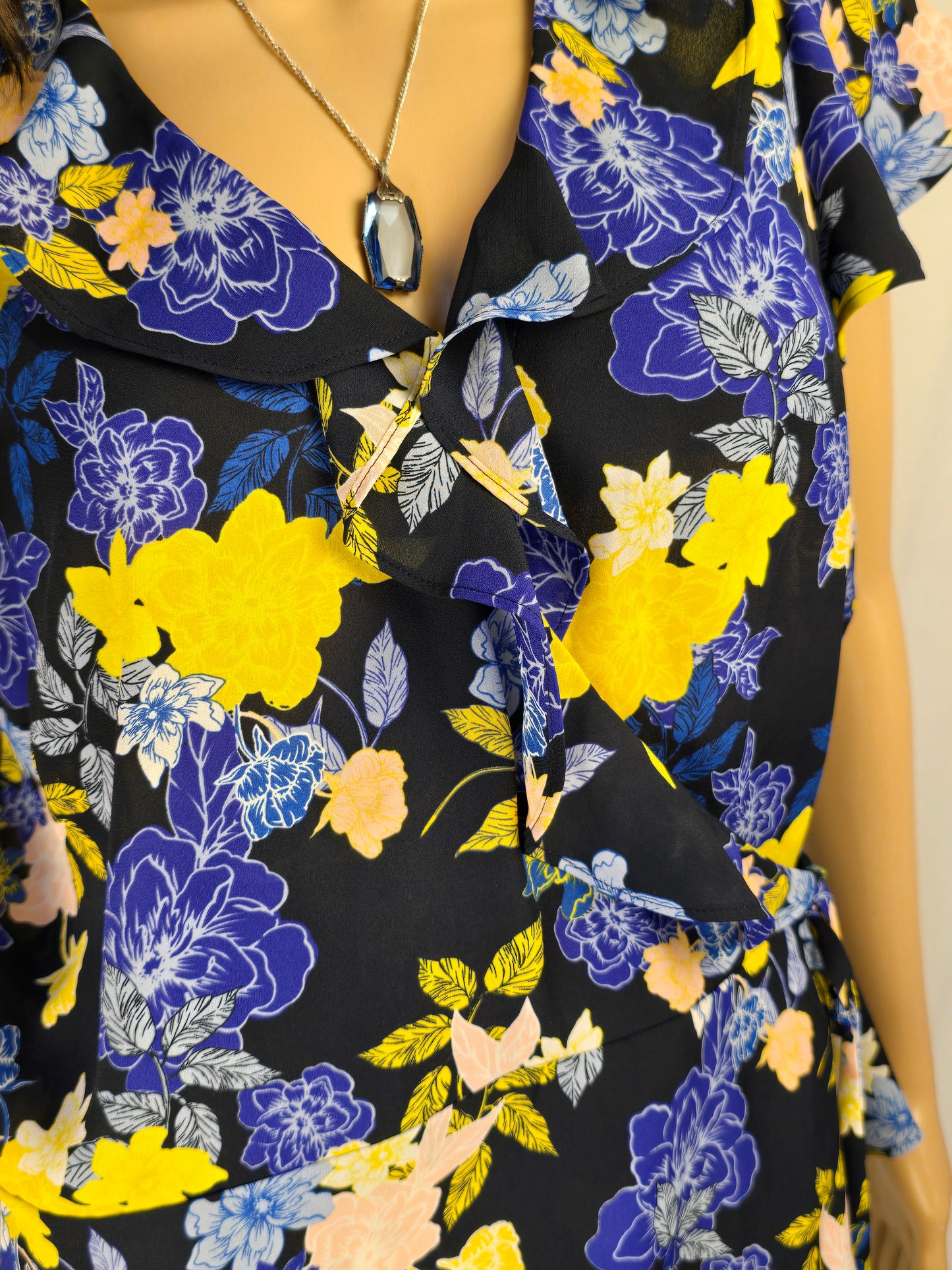 Banana Republic Blue Floral Top Flutter Sleeve Size Medium Preloved