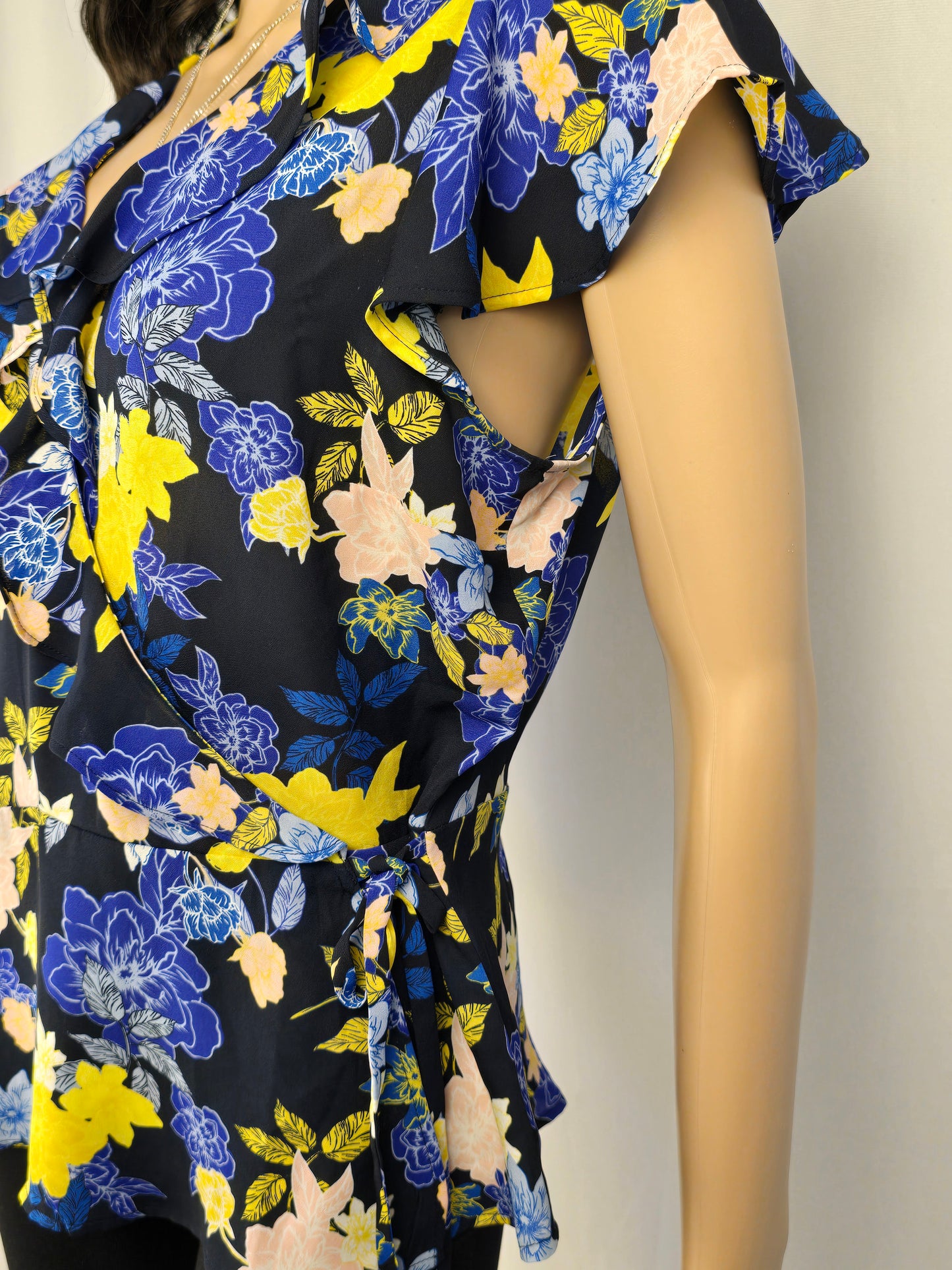 Banana Republic Blue Floral Top Flutter Sleeve Size Medium Preloved