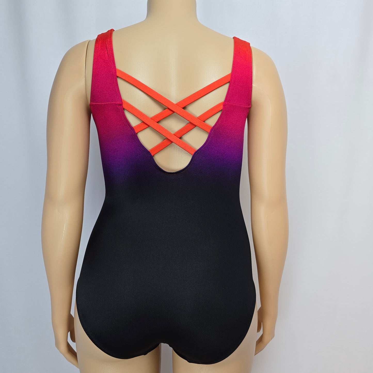 Longitude Women's Ombre Crisscross Swimsuit Size 16W Preloved