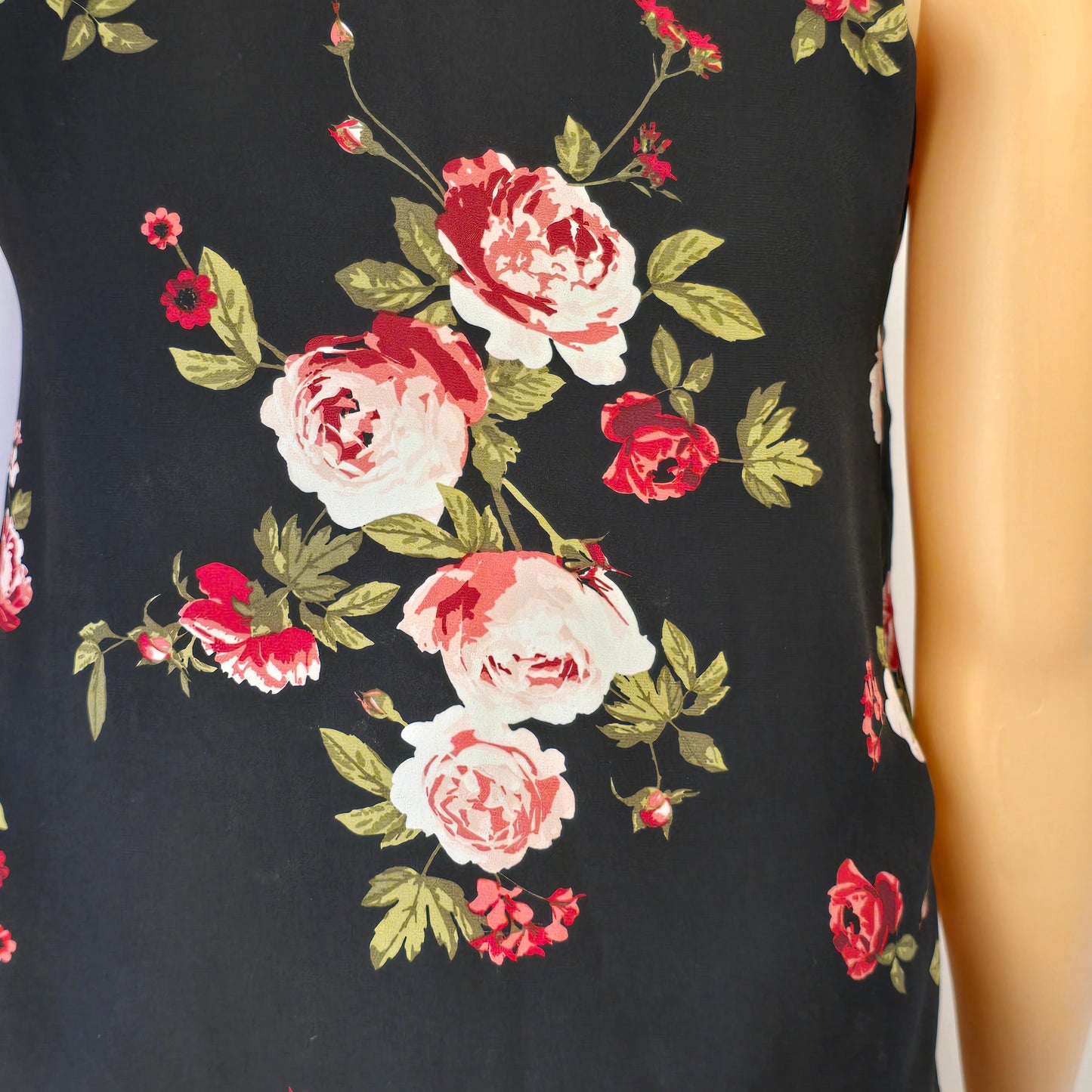 Reitmans Ressentials Black Red Floral Tank / Cami Large Preloved