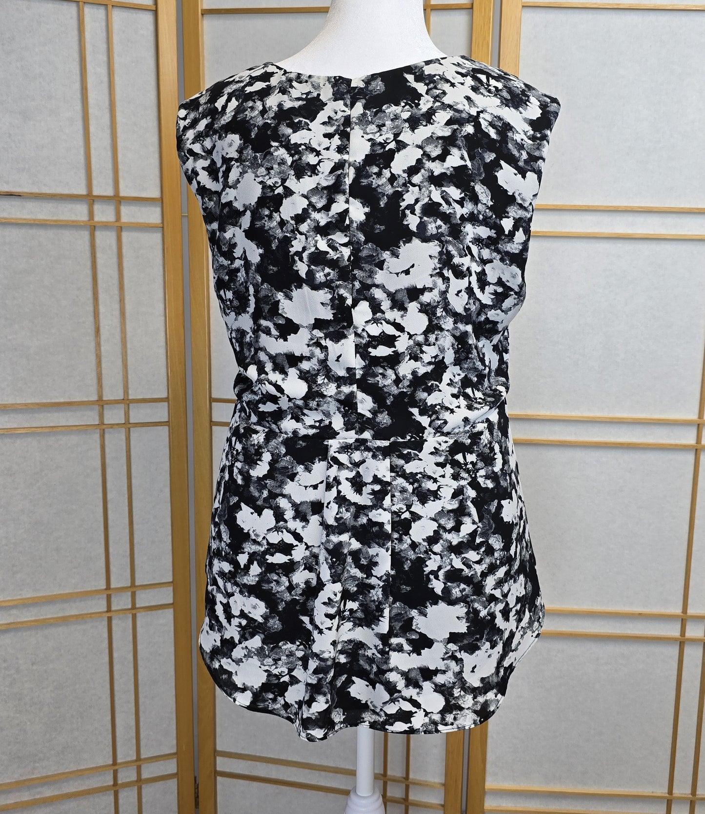 RW & Co Black and White Sleeveless Top Large Preloved
