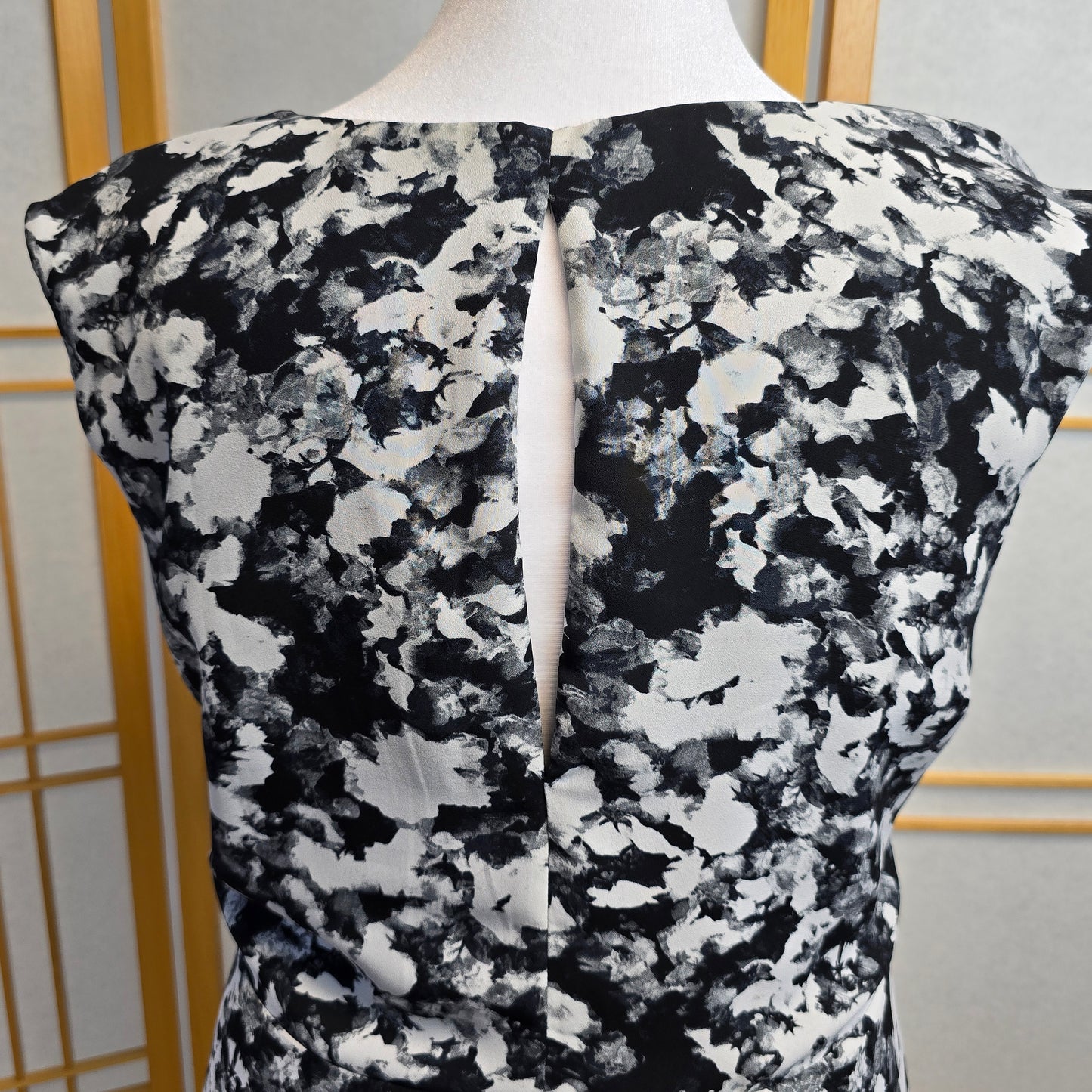 RW & Co Black and White Sleeveless Top Large Preloved