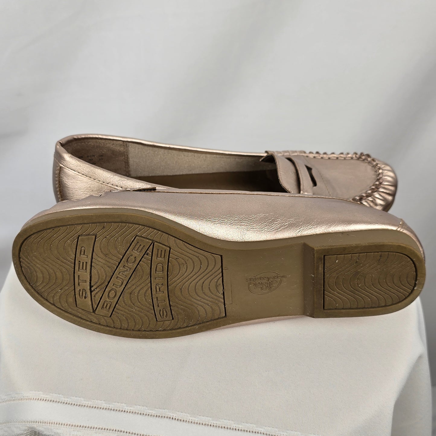 Life Stride Bronze Penny Loafer Size 10M Preloved