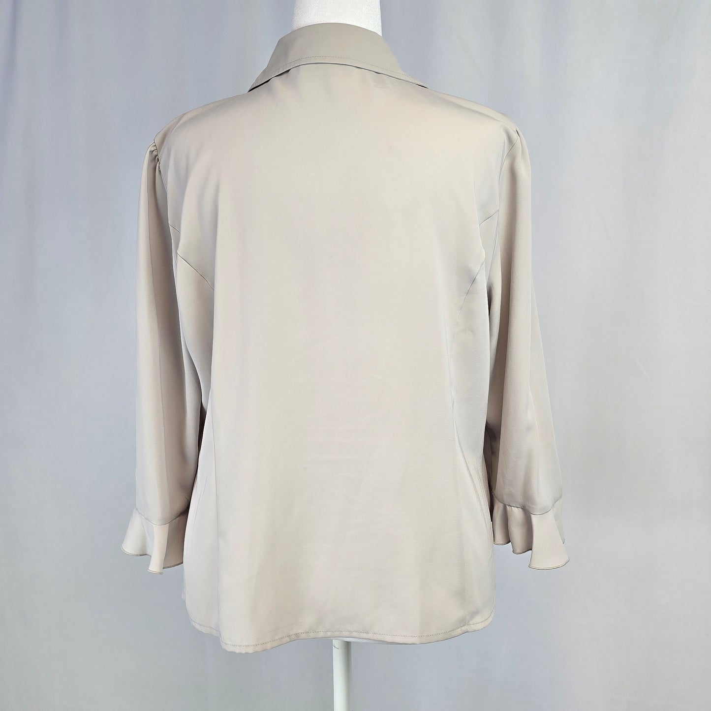Kathy Che Large Light Grey Ruffled Blouse Preloved