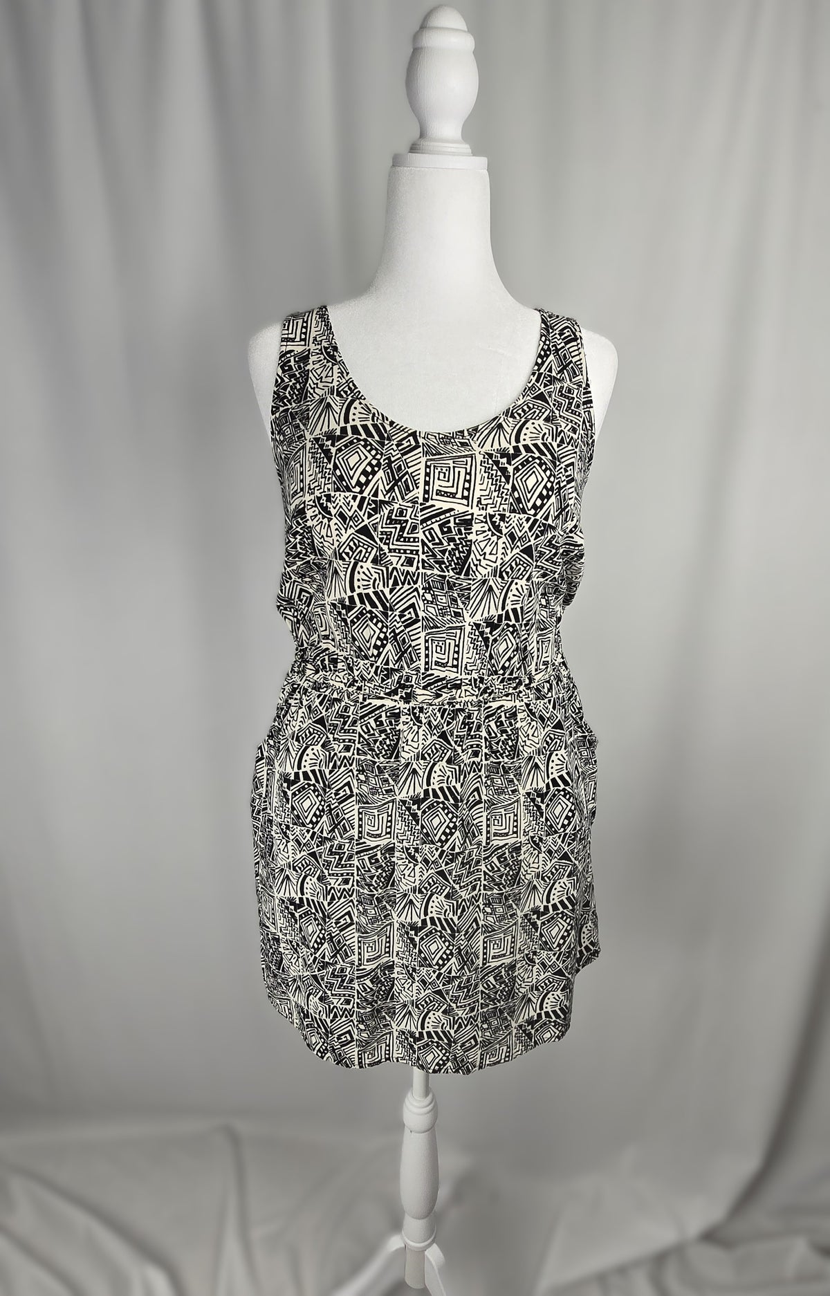 Mossimo Supply Co. Black & White Geometric Dress | Cutout Back | Pockets | Large