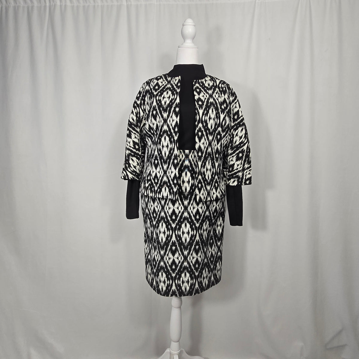 Peter Nygard NWT Size 10 Black & White Geometric Print Pencil Skirt