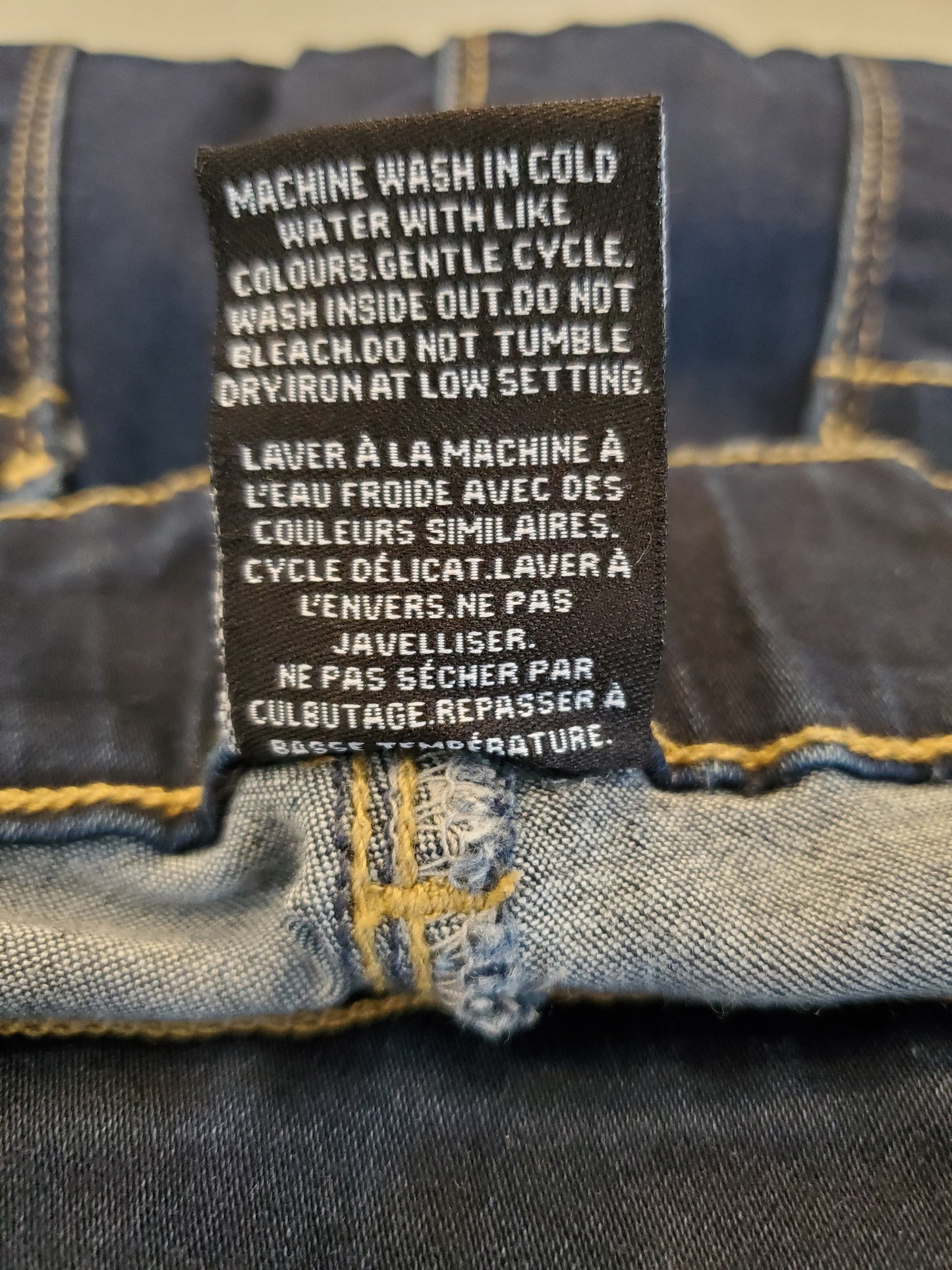 Suko Jeans Pull-On Dark Wash Stretchy Jeans Preloved