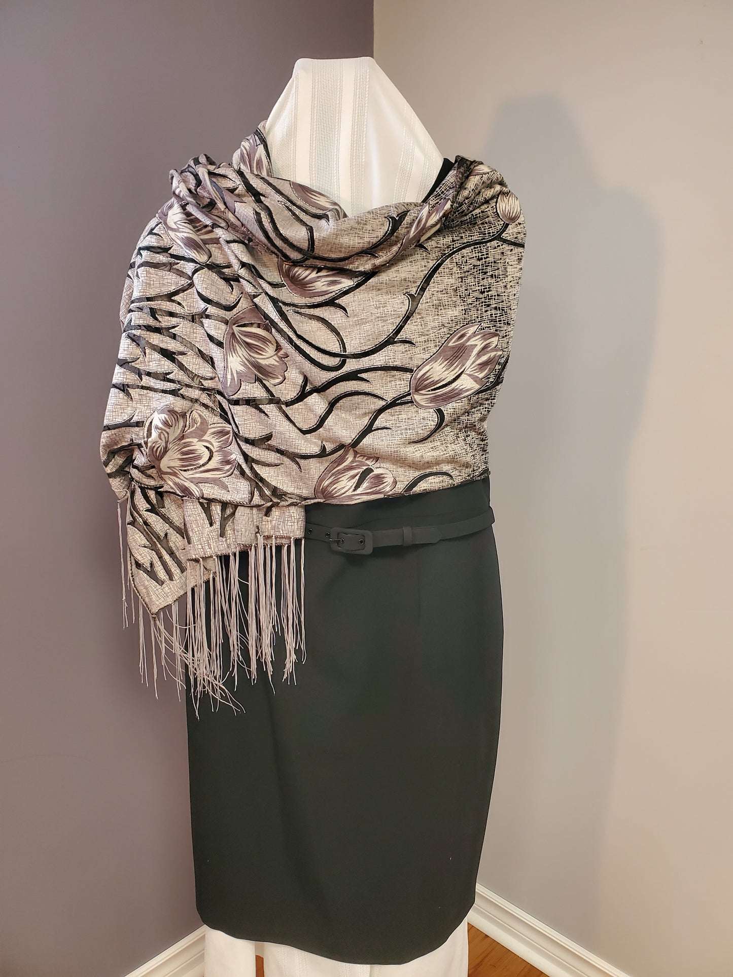Shawl with Metallic Threading Preloved