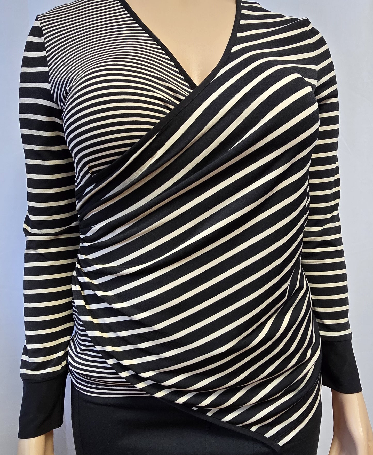 NueVa Black and Cream Striped Top Size 14 Preloved
