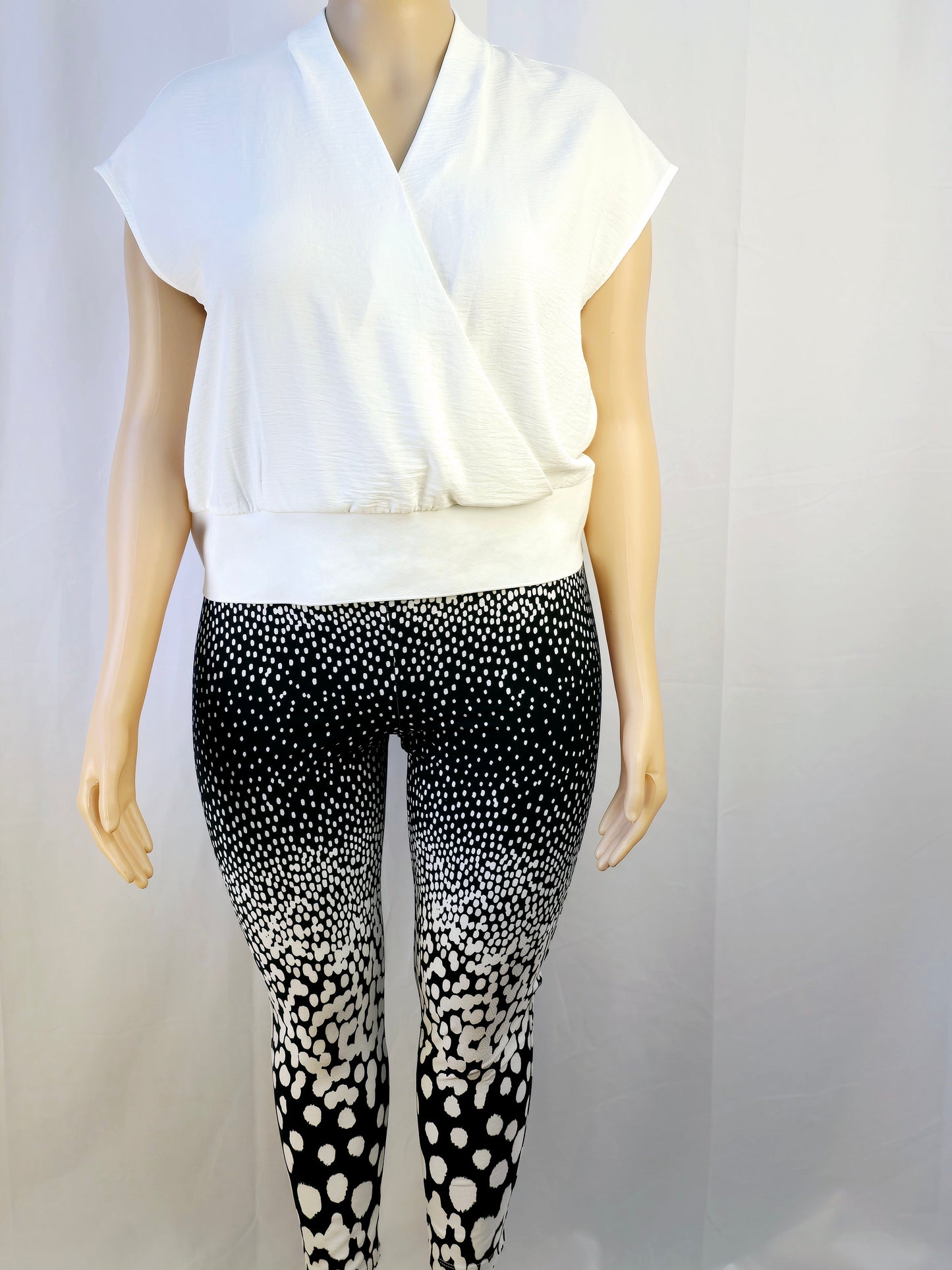 Frank Lyman Pants Size 16 and Calvin Klein Top XL New With Tags