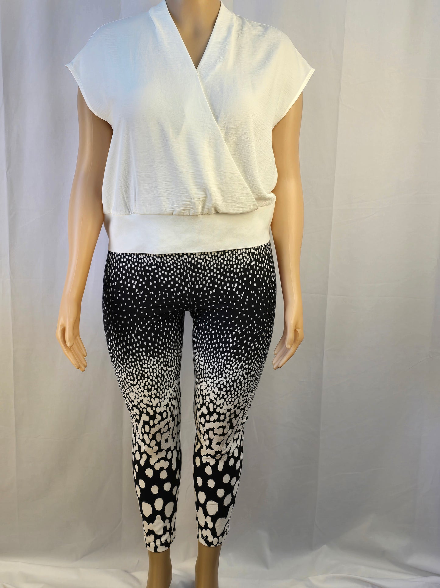 Frank Lyman Pants Size 16 and Calvin Klein Top XL New With Tags