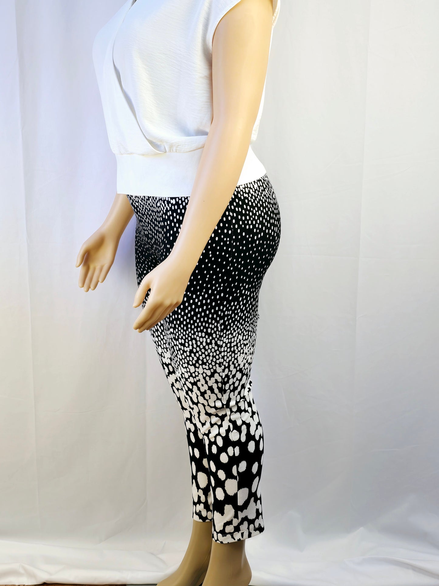 Frank Lyman Pants Size 16 and Calvin Klein Top XL New With Tags