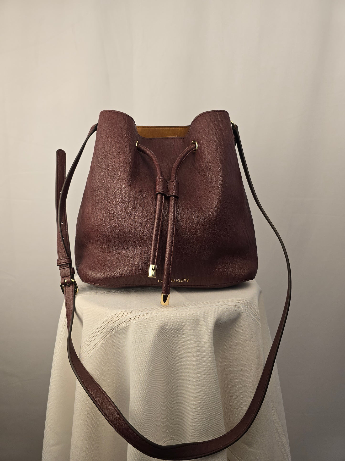 Calvin Klein Women's Gabrianna Novelty Bucket Shoulder Bag Preloved