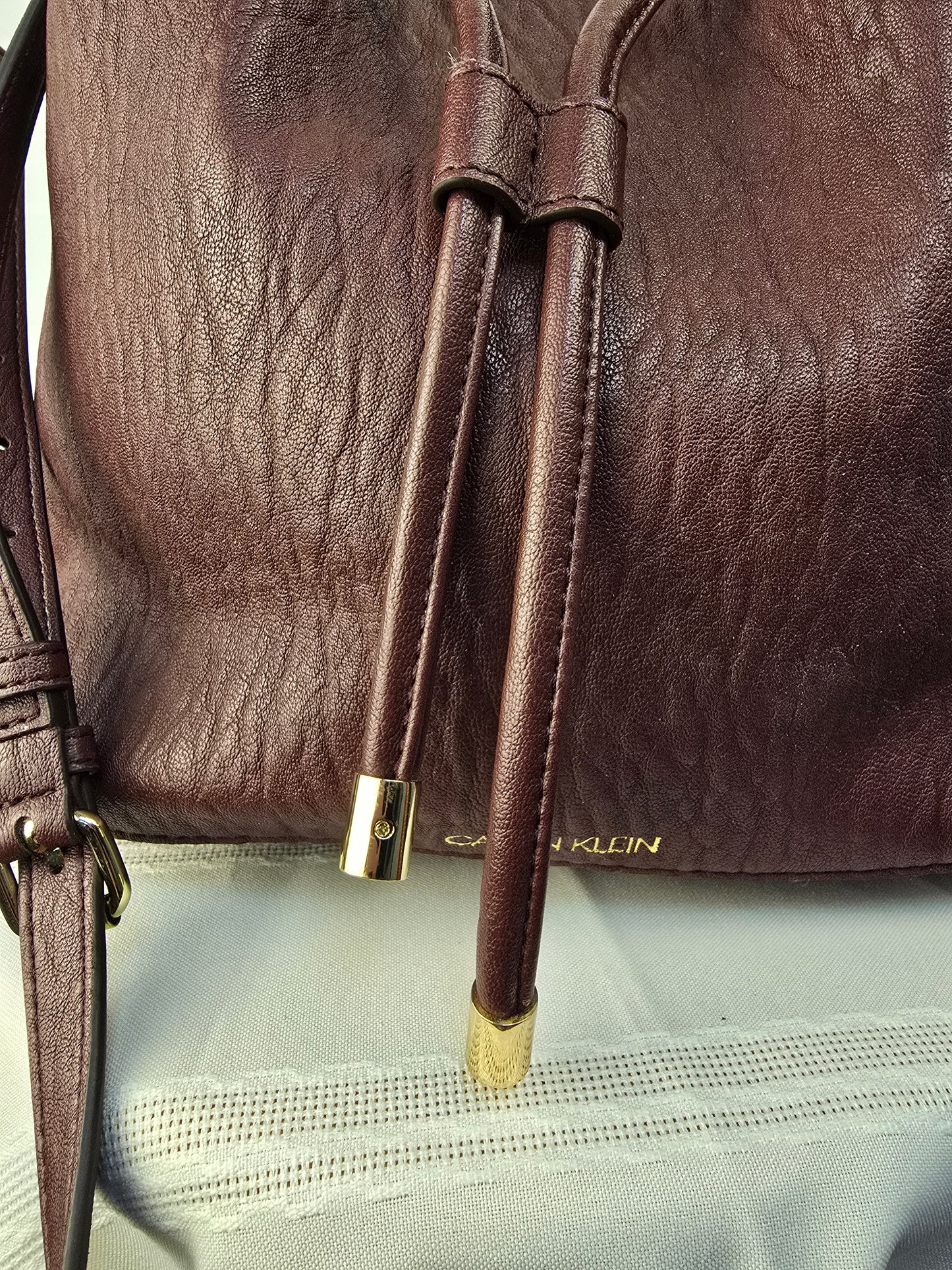 Calvin Klein Women's Gabrianna Novelty Bucket Shoulder Bag Preloved