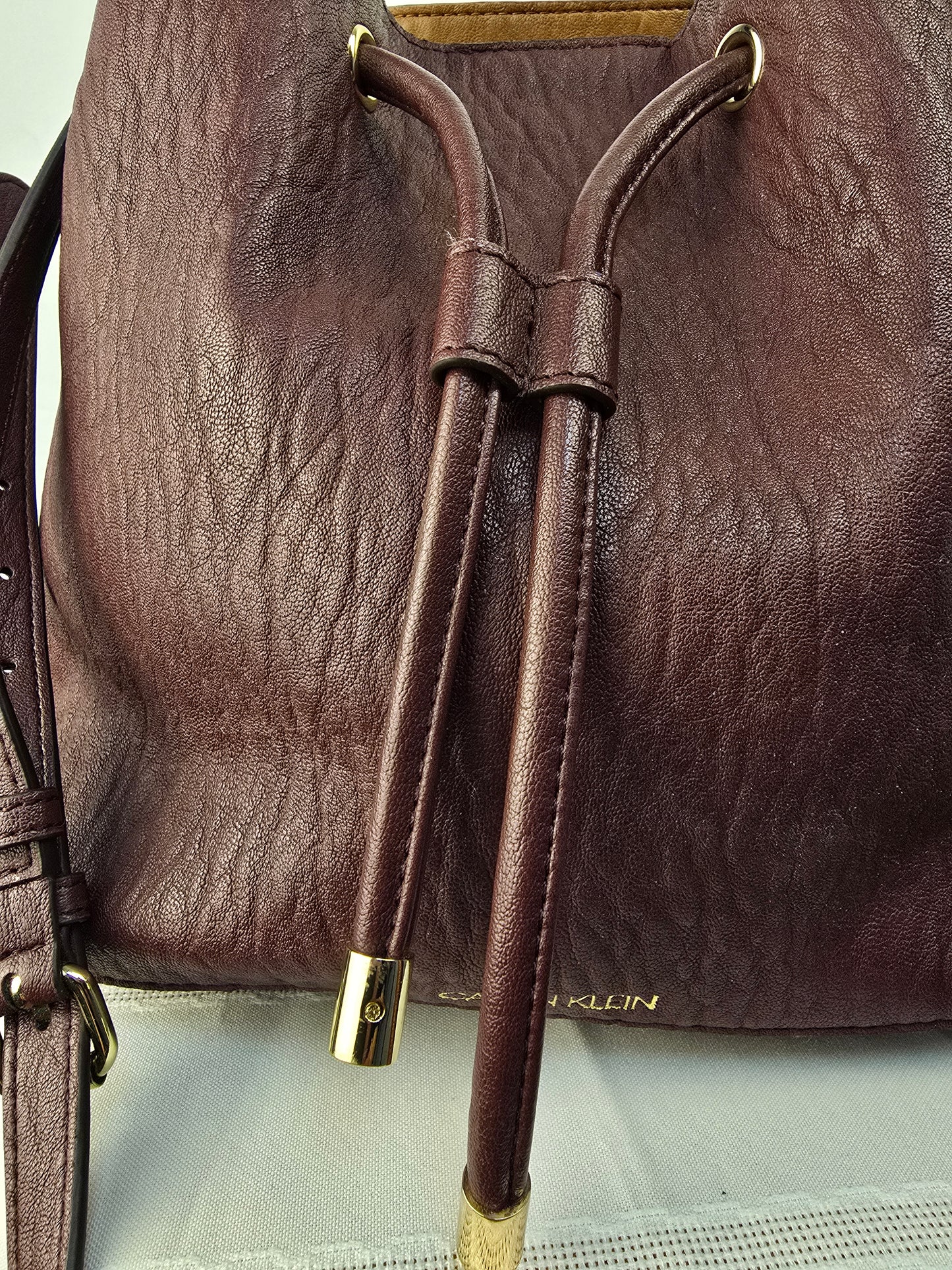 Calvin Klein Women's Gabrianna Novelty Bucket Shoulder Bag Preloved