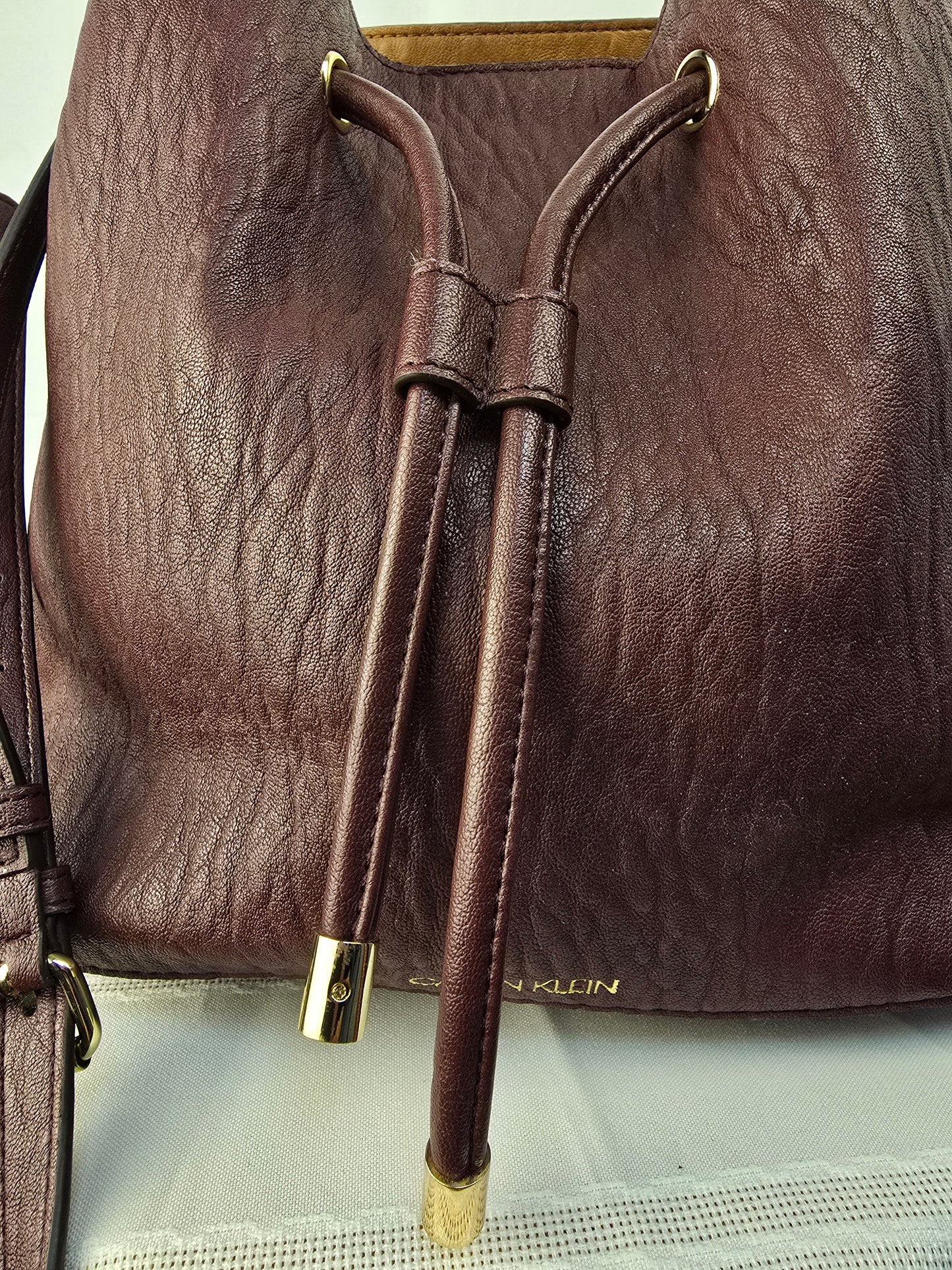 Calvin Klein Women's Gabrianna Novelty Bucket Shoulder Bag Preloved