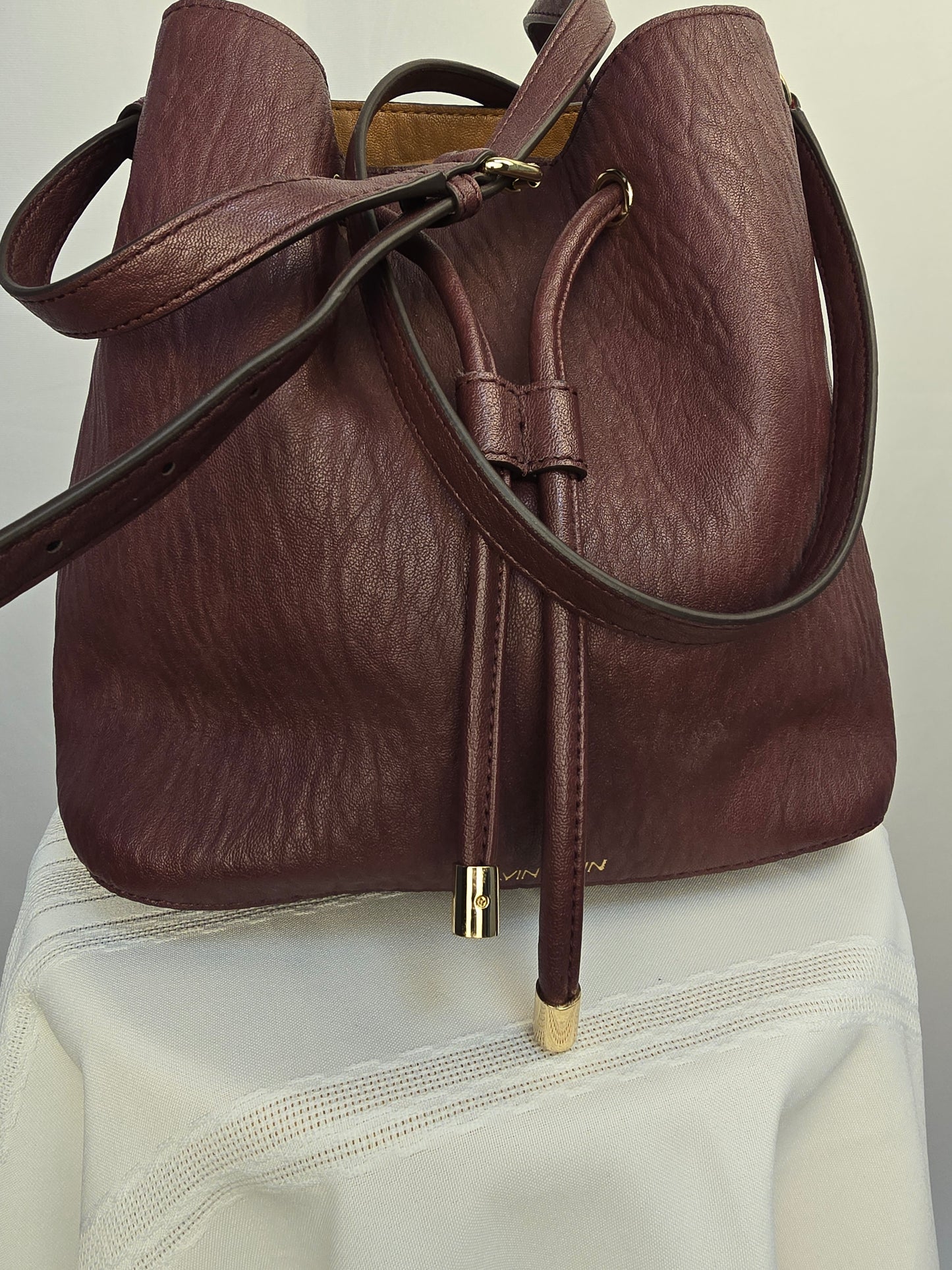 Calvin Klein Women's Gabrianna Novelty Bucket Shoulder Bag Preloved