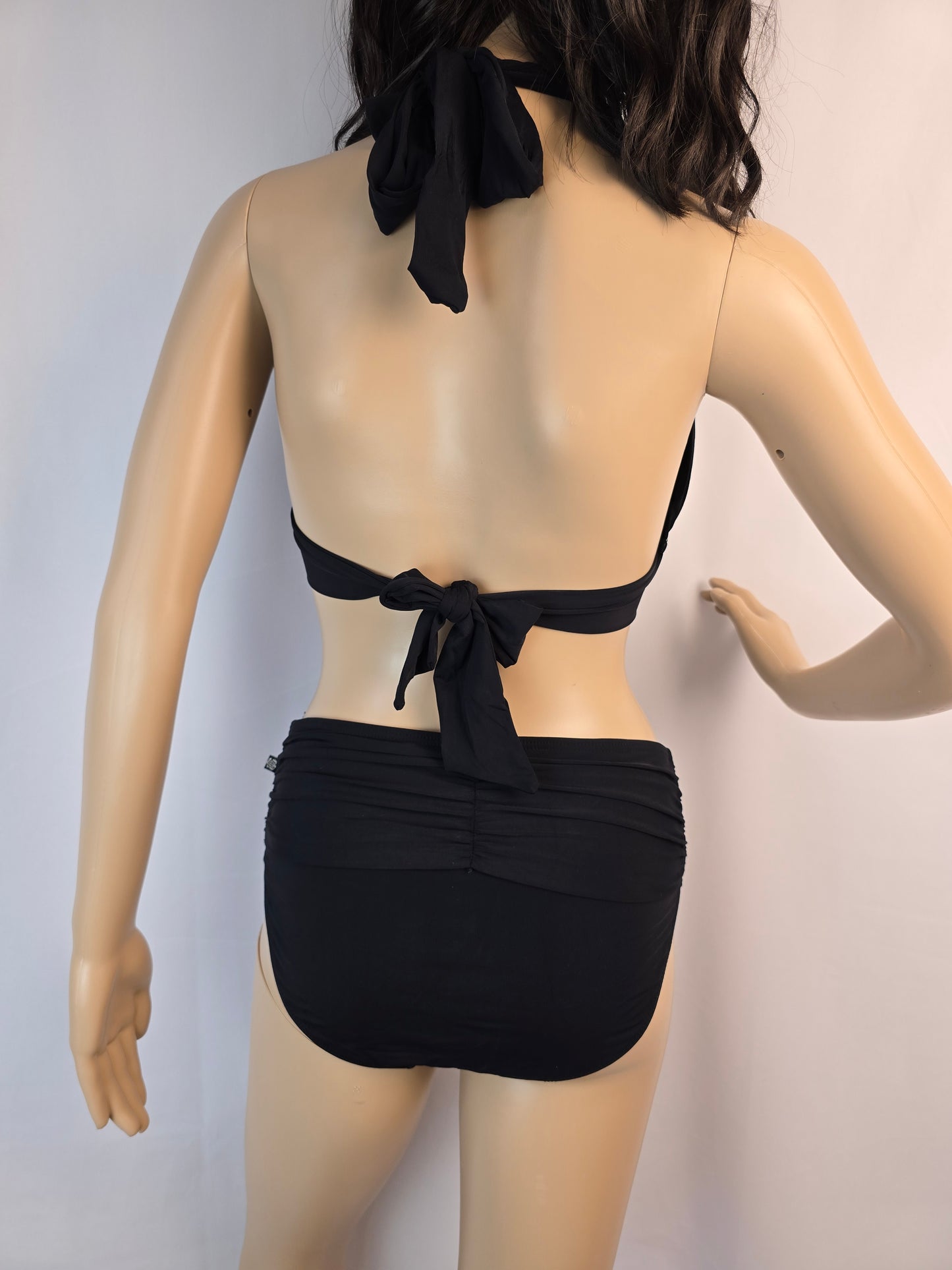 La Vie En Rose Bikini Top and Bottom. Black. Top size large bottom size medium. Preloved