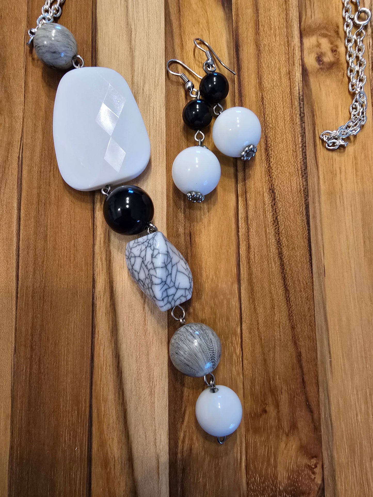 Stone Like Black and White Necklace with Matching Earrings. Costume jewelry. Preloved.