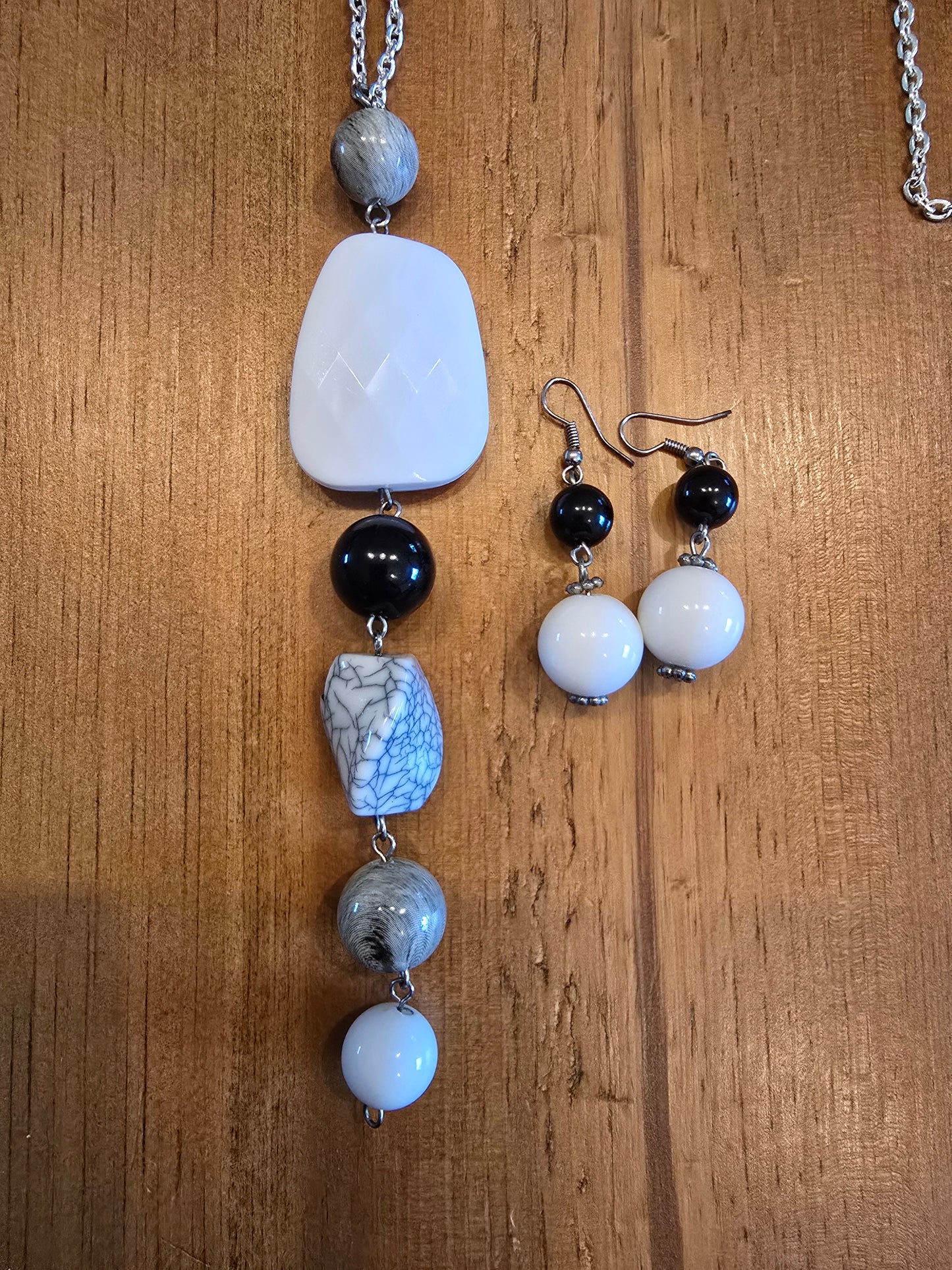 Stone Like Black and White Necklace with Matching Earrings. Costume jewelry. Preloved.