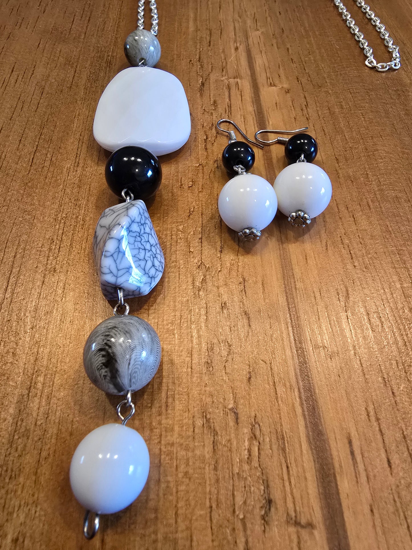 Stone Like Black and White Necklace with Matching Earrings. Costume jewelry. Preloved.