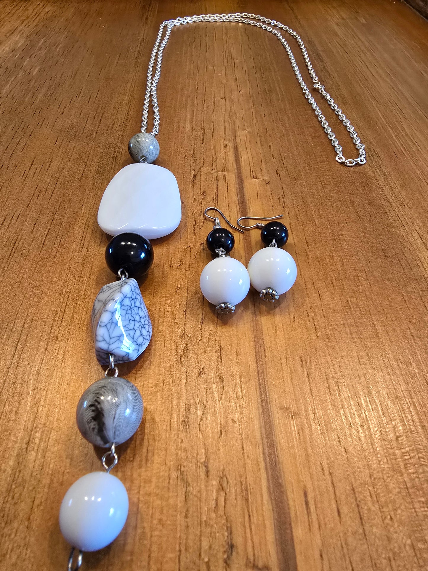 Stone Like Black and White Necklace with Matching Earrings. Costume jewelry. Preloved.