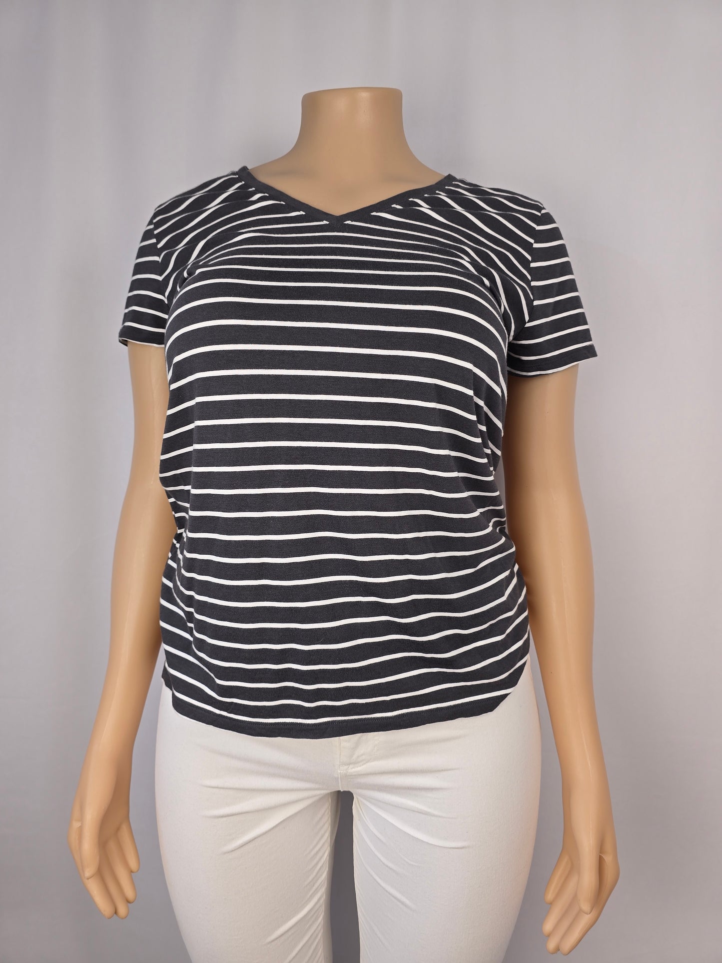 Gap "Favorite Tee" Short Sleeved Grey and White Striped T-Shirt XL Preloved