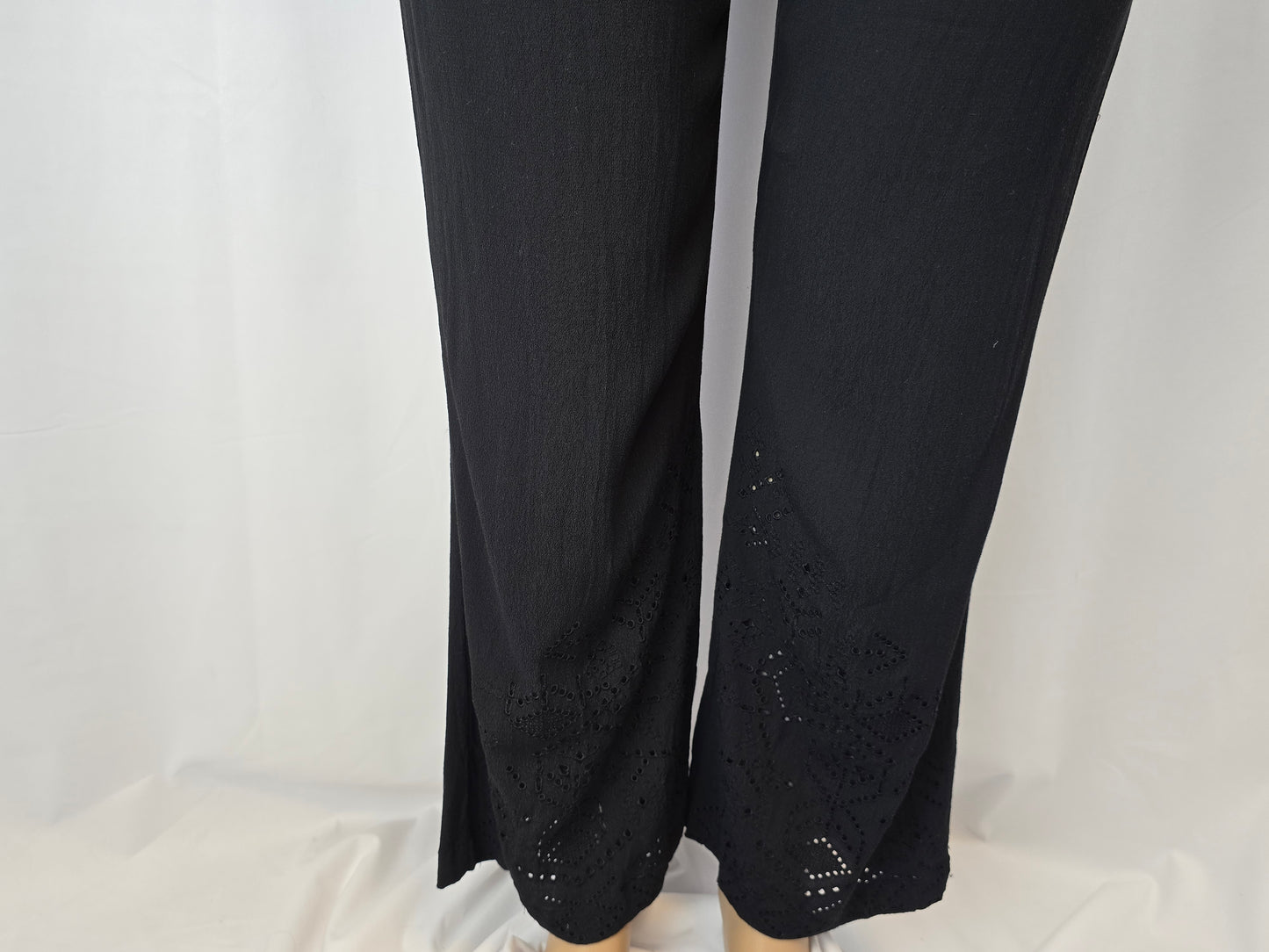 Tribal Black Pull-On Pant with Laser Cutout Front Bottom Size Large Preloved